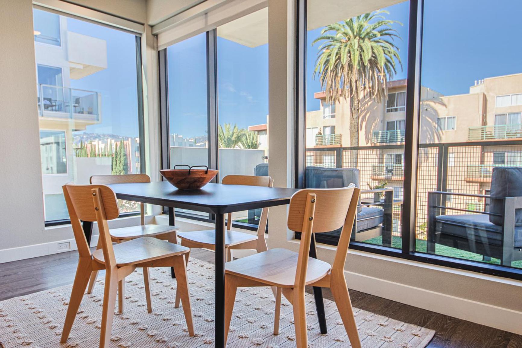Hollywood Escape! Elegant 2BR 2BA Rental