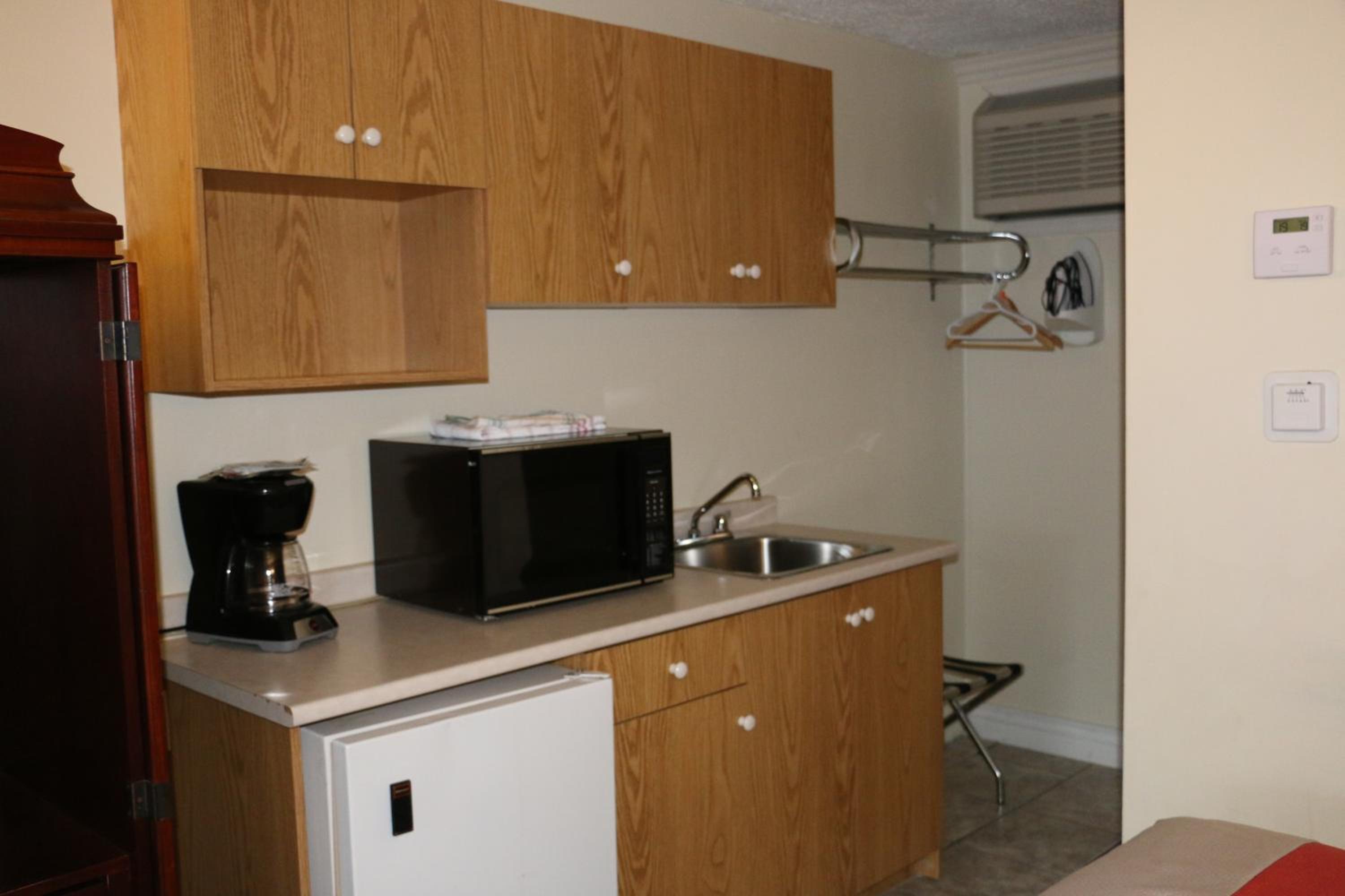 Midtown Motel & Suites