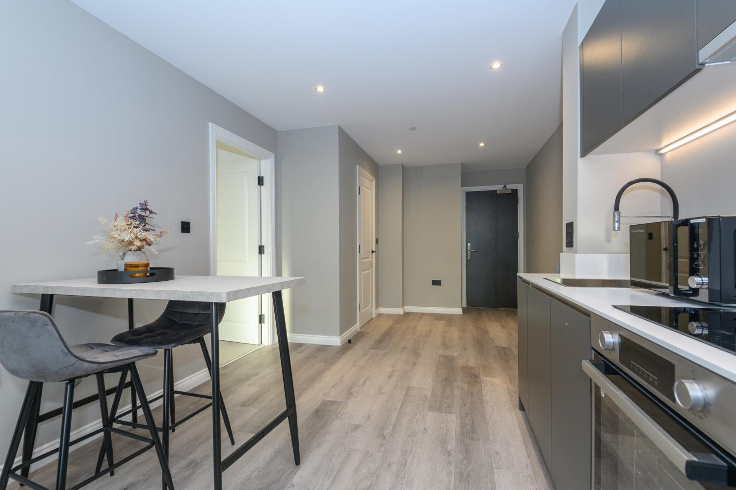 Superior 1 Bed Apartment By Leeds Train Staiton