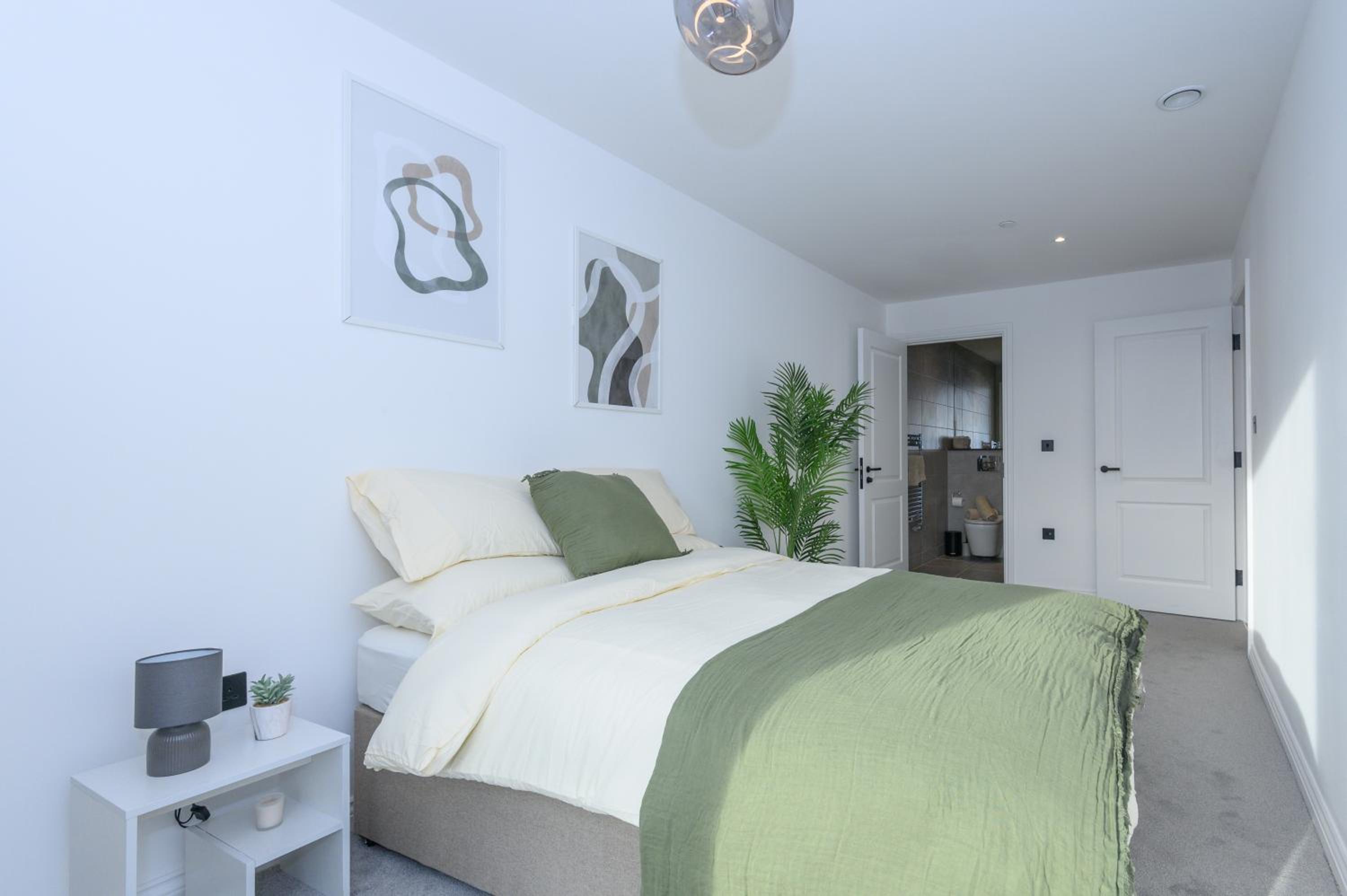 Superior 1 Bed Apartment By Leeds Train Staiton