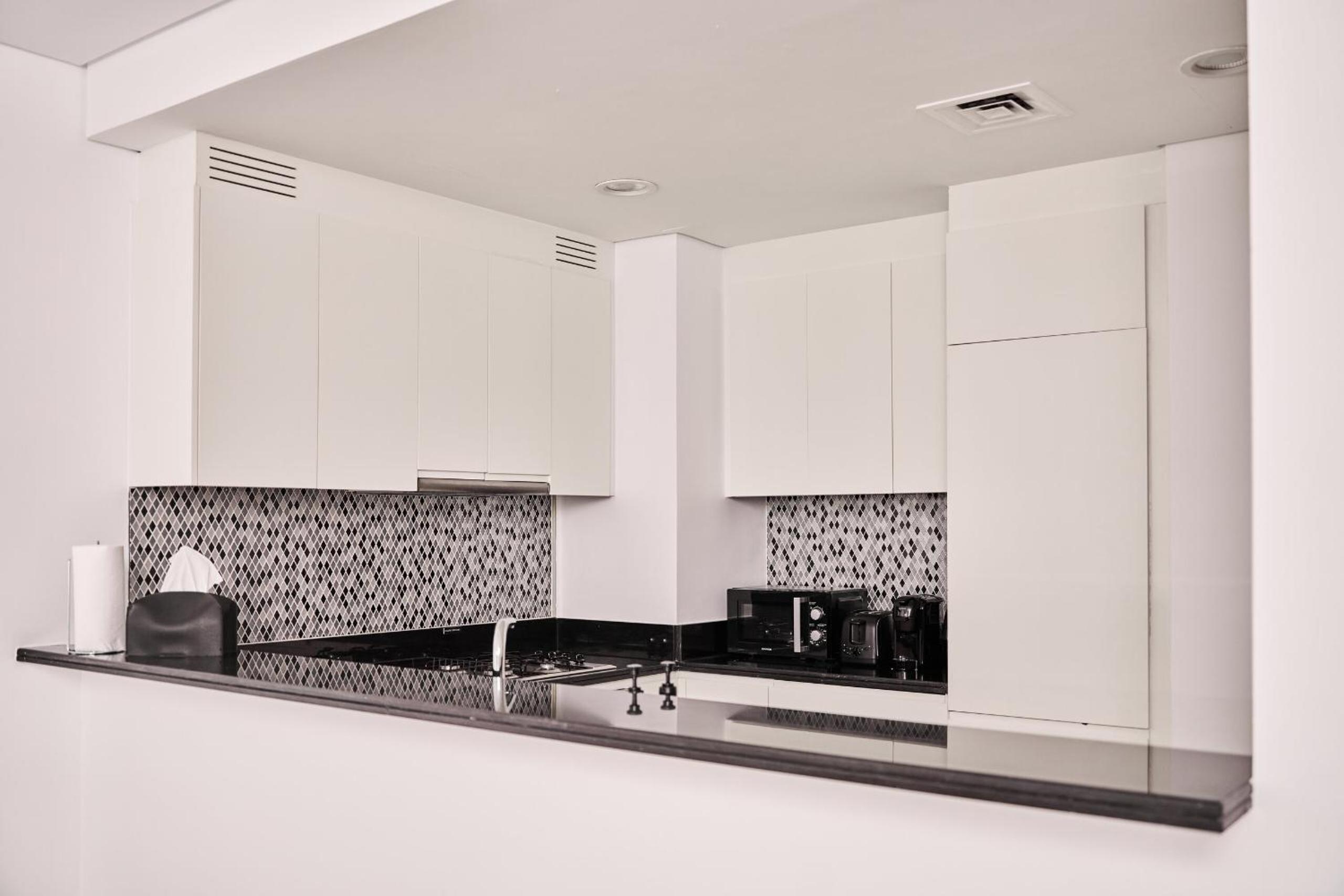 Luxury Seaview 2BR - Paramount Midtown - 6 Guests - 64F Pool Access & Burj View