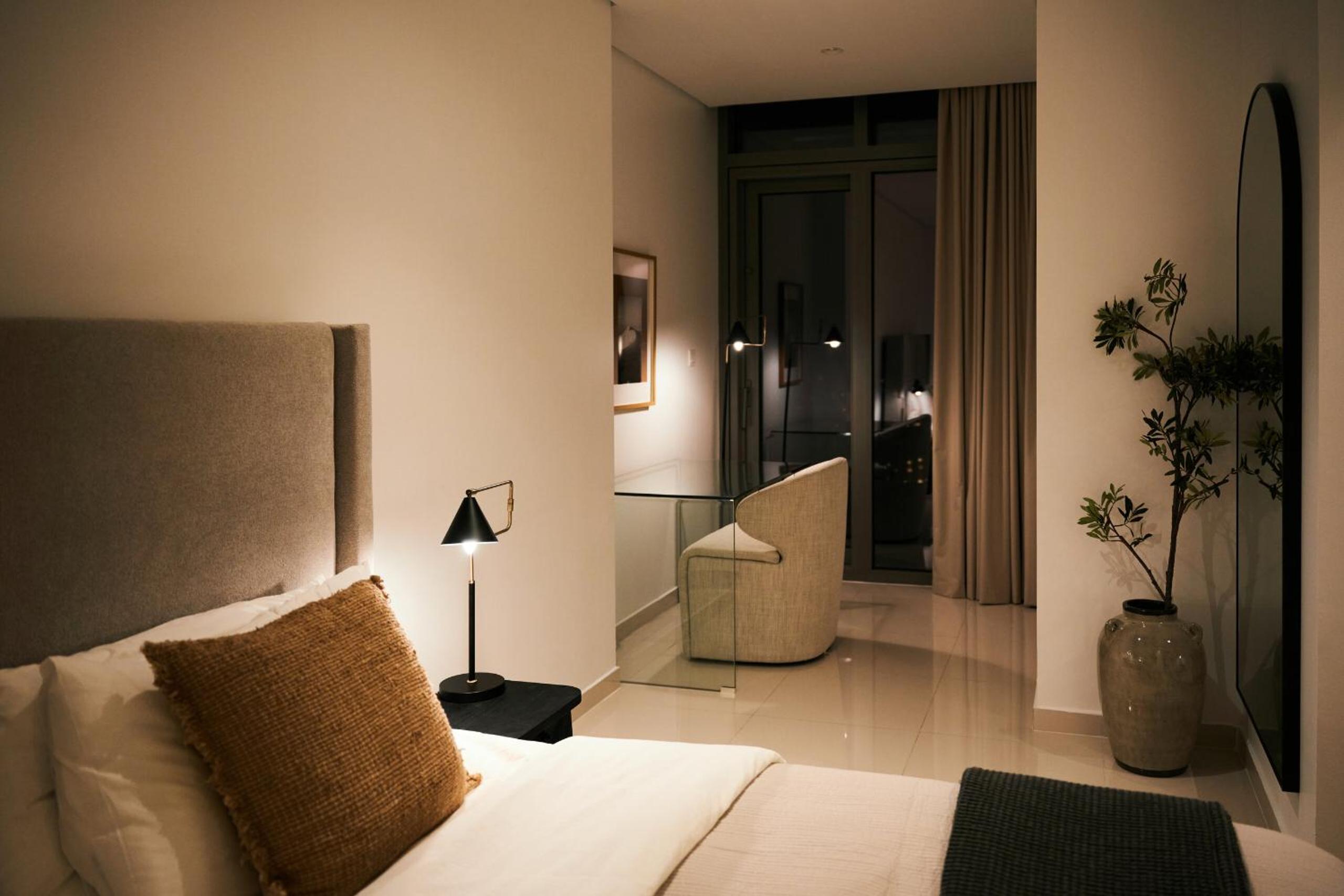 Luxury Seaview 2BR - Paramount Midtown - 6 Guests - 64F Pool Access & Burj View