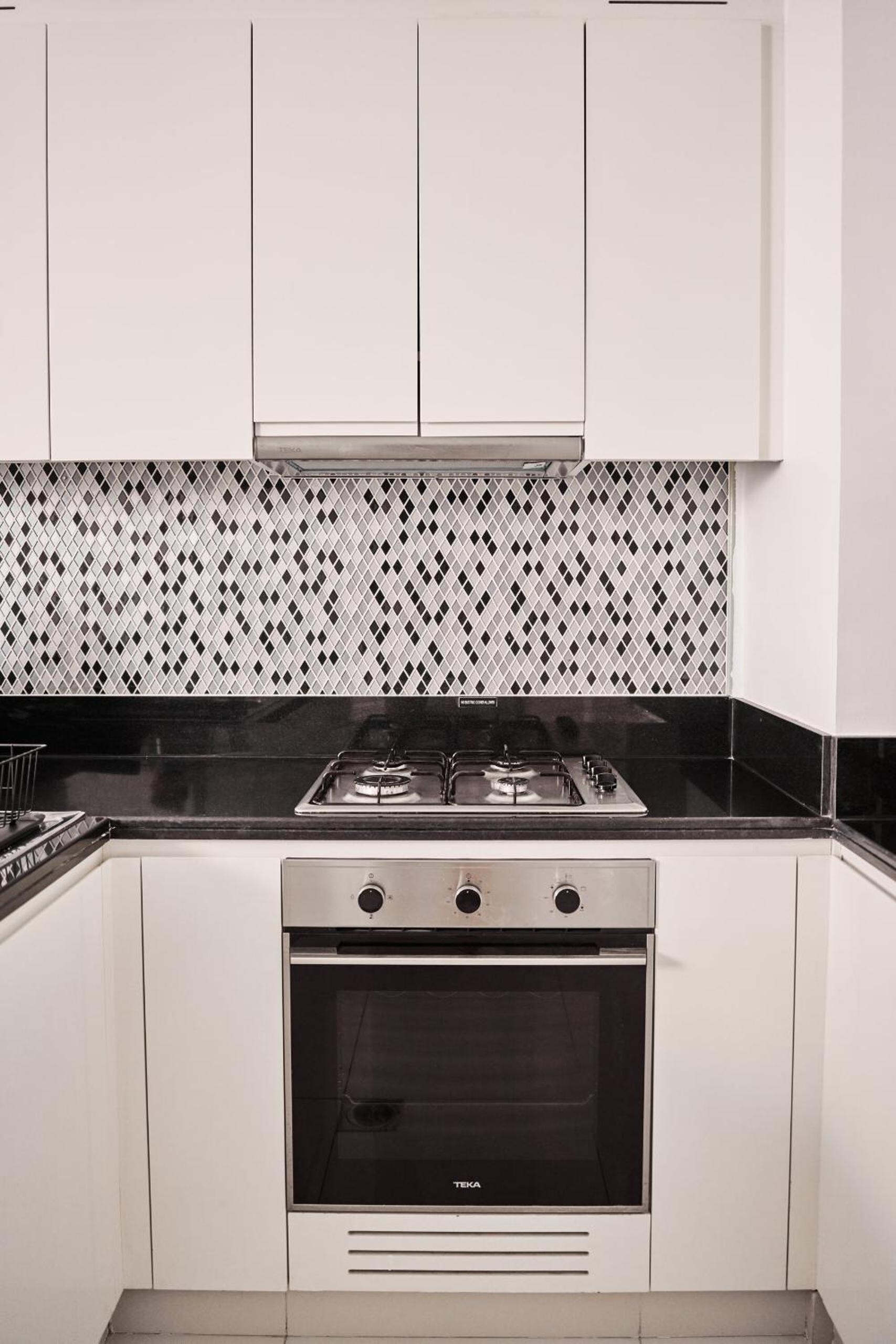 Luxury Seaview 2BR - Paramount Midtown - 6 Guests - 64F Pool Access & Burj View