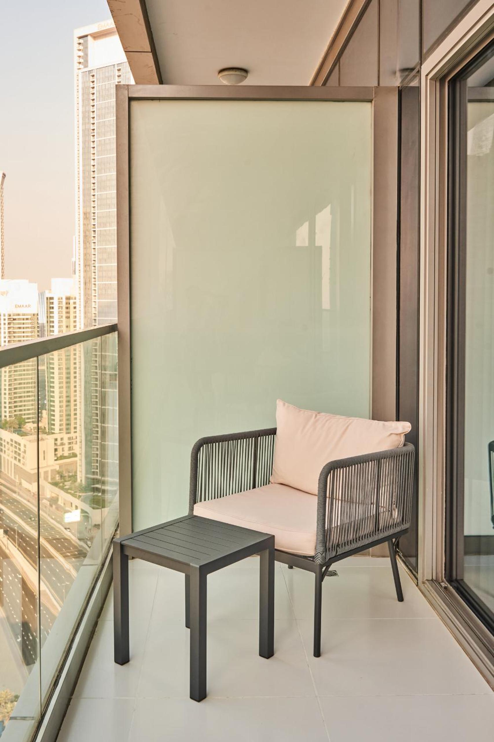 Luxury Seaview 2BR - Paramount Midtown - 6 Guests - 64F Pool Access & Burj View