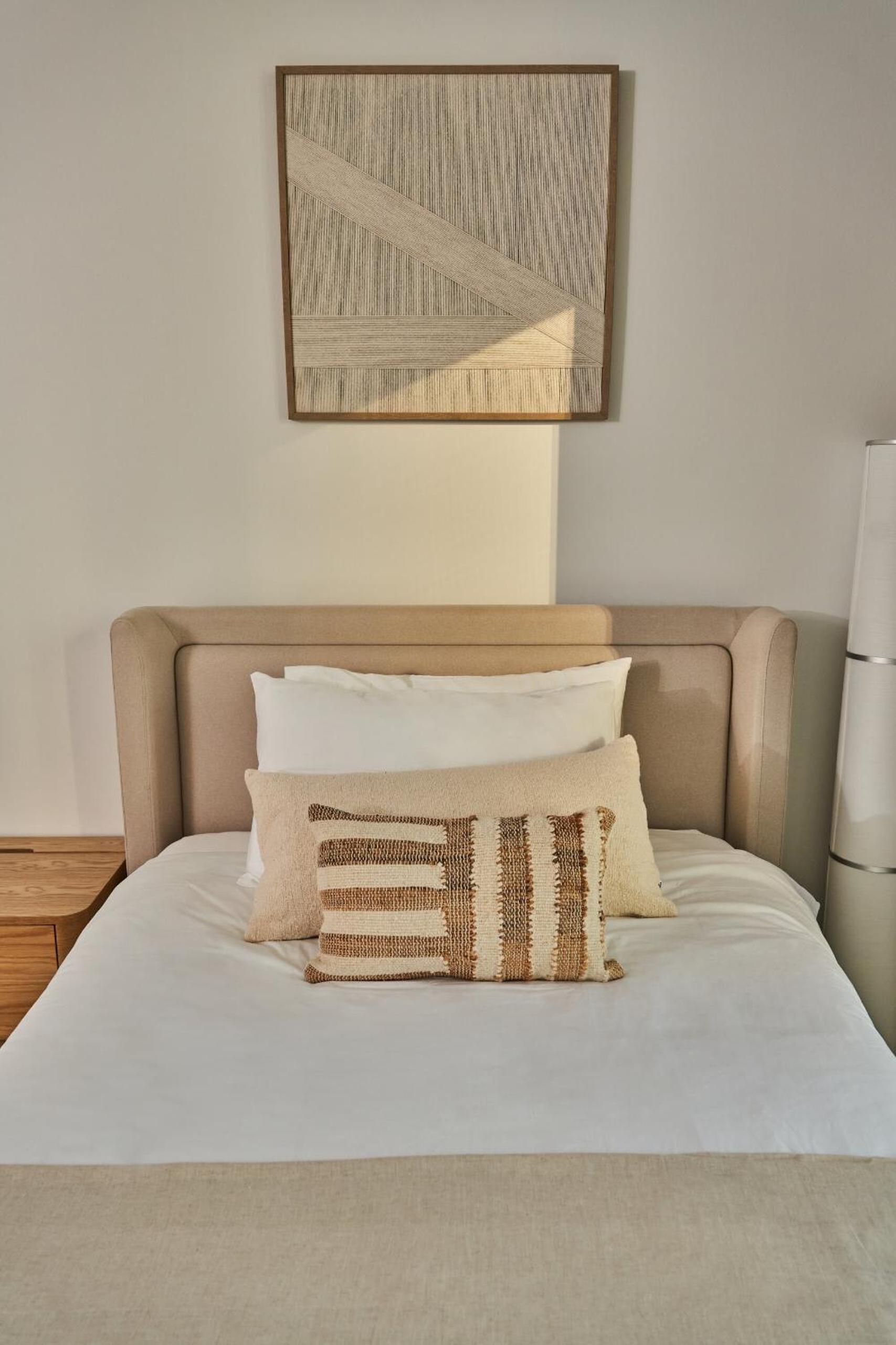 Luxury Seaview 2BR - Paramount Midtown - 6 Guests - 64F Pool Access & Burj View