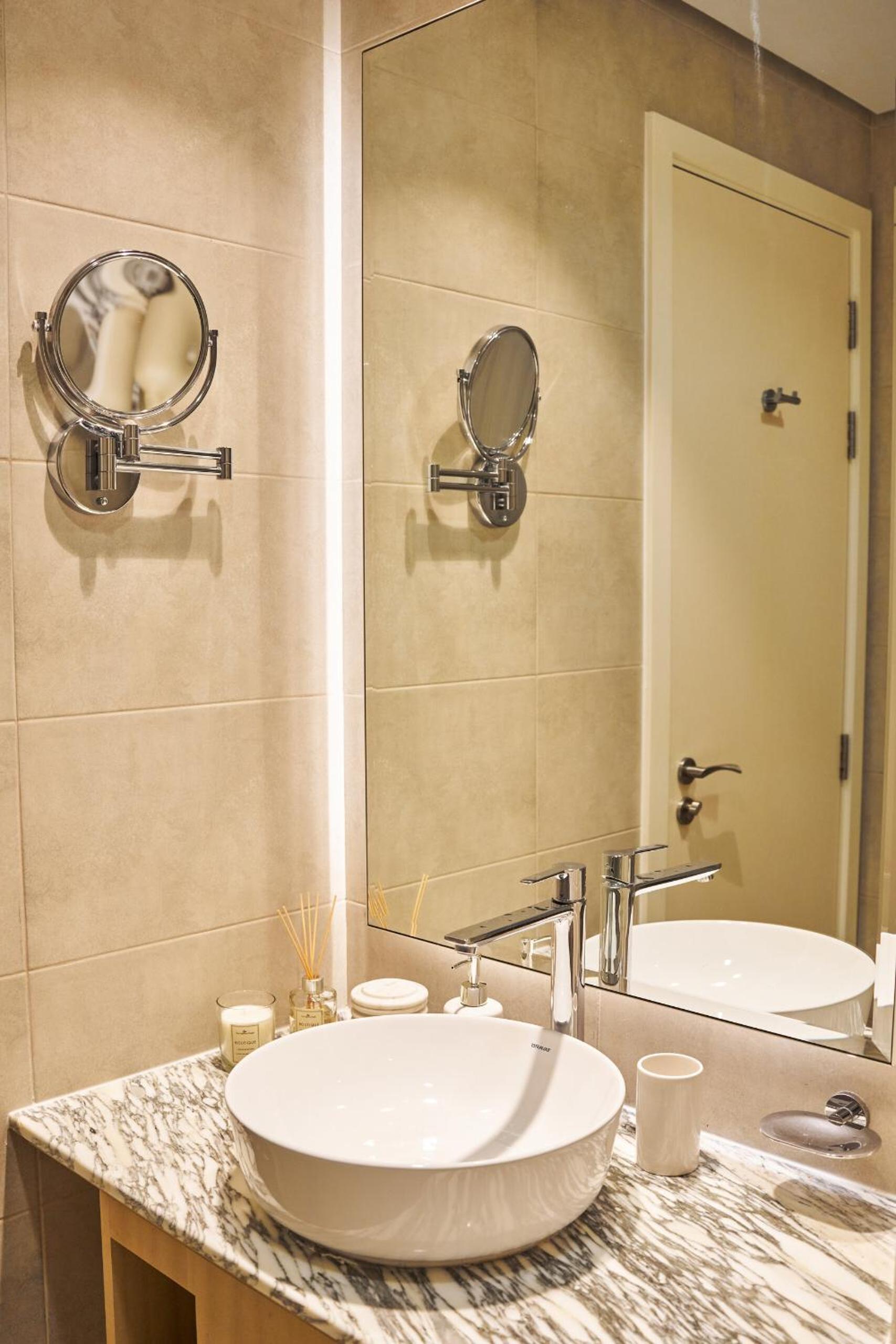 Luxury Seaview 2BR - Paramount Midtown - 6 Guests - 64F Pool Access & Burj View