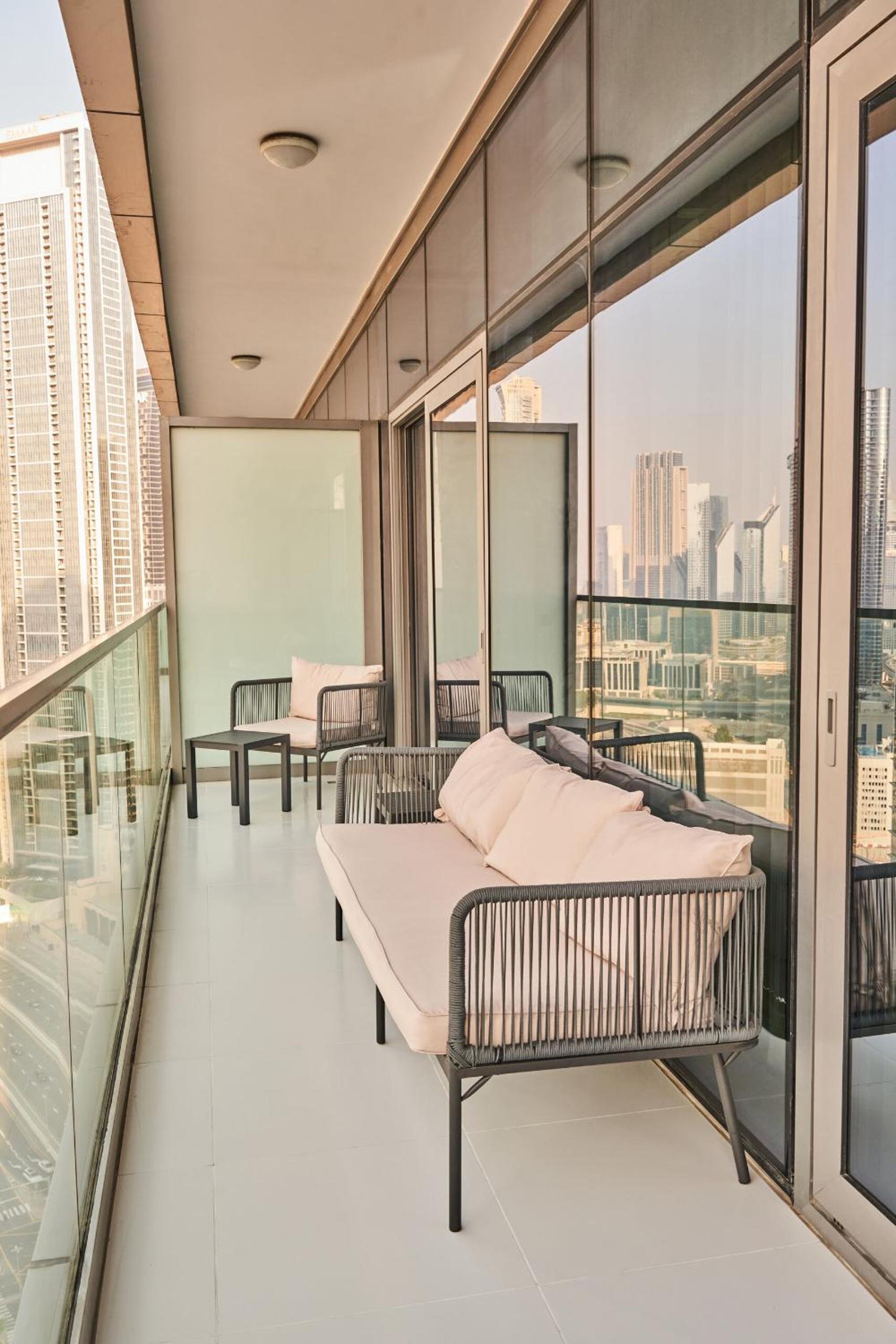 Luxury Seaview 2BR - Paramount Midtown - 6 Guests - 64F Pool Access & Burj View