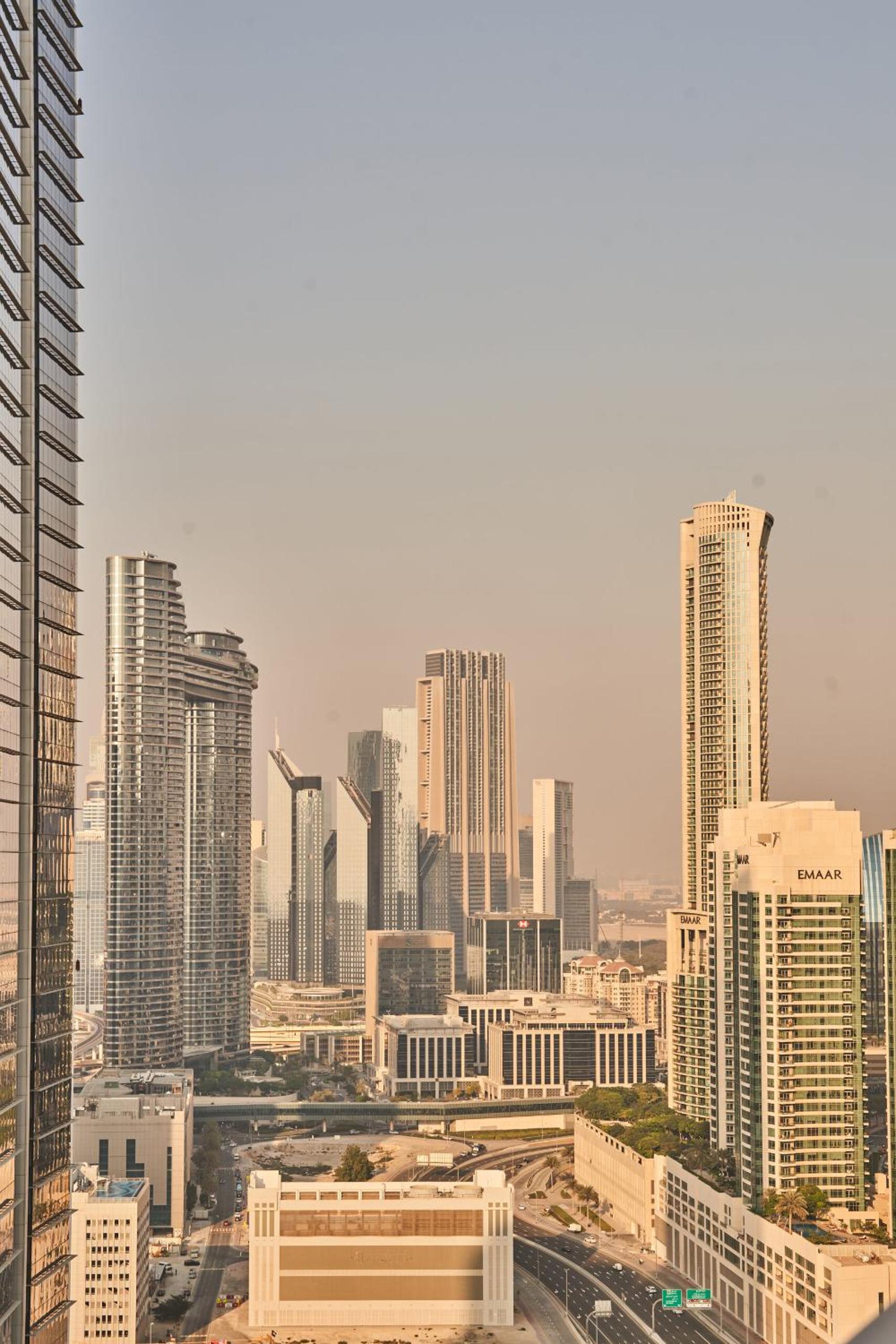 Luxury Seaview 2BR - Paramount Midtown - 6 Guests - 64F Pool Access & Burj View