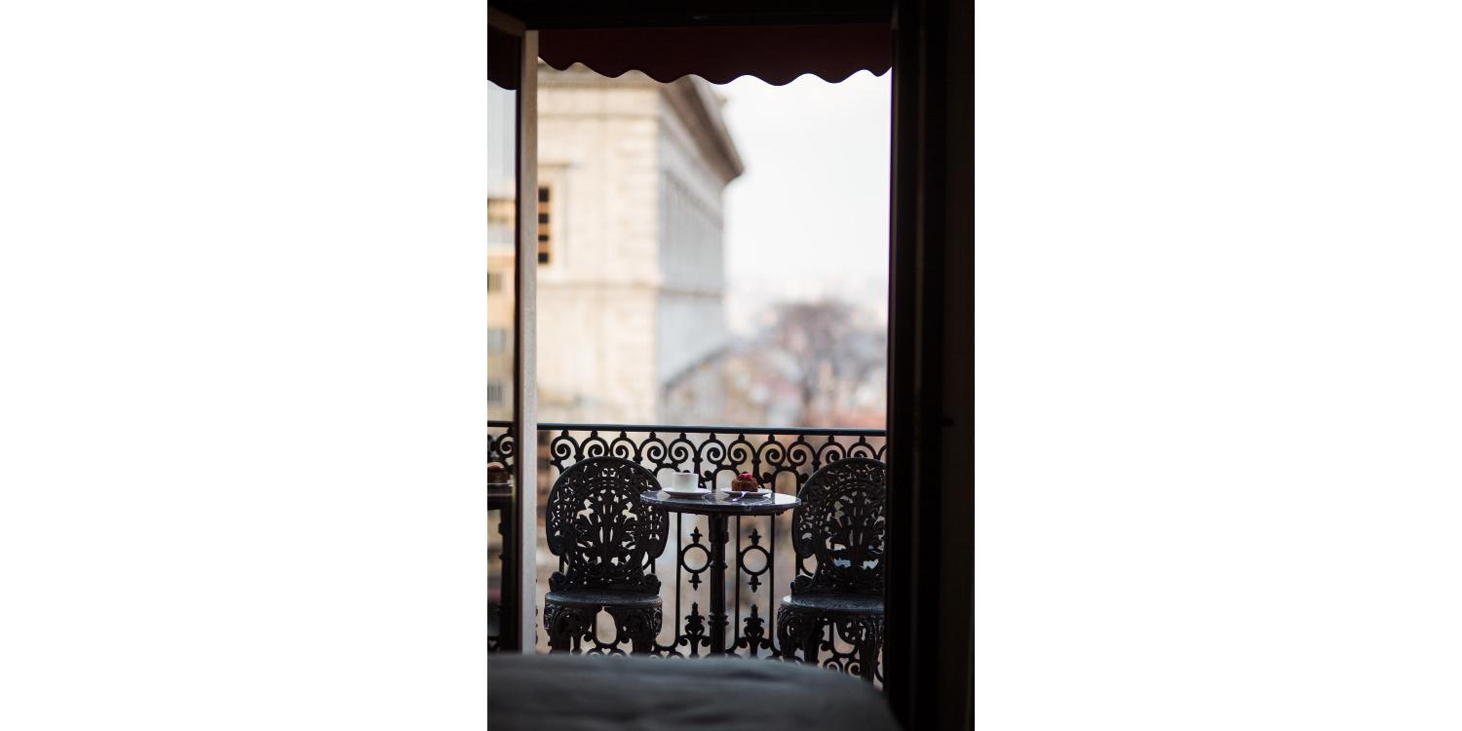 Maroon Otel Pera - Image 63