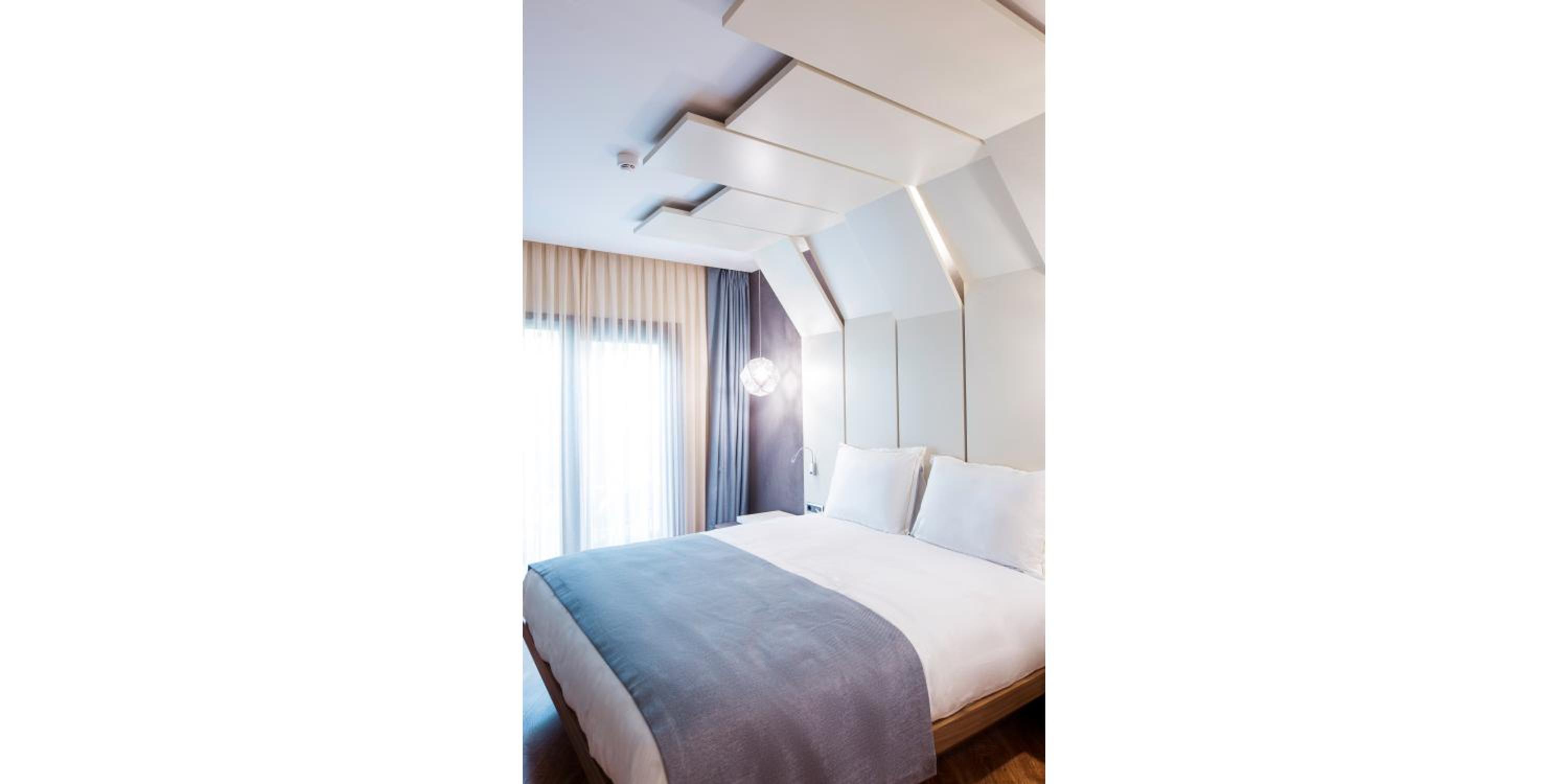 Maroon Otel Pera - Image 72