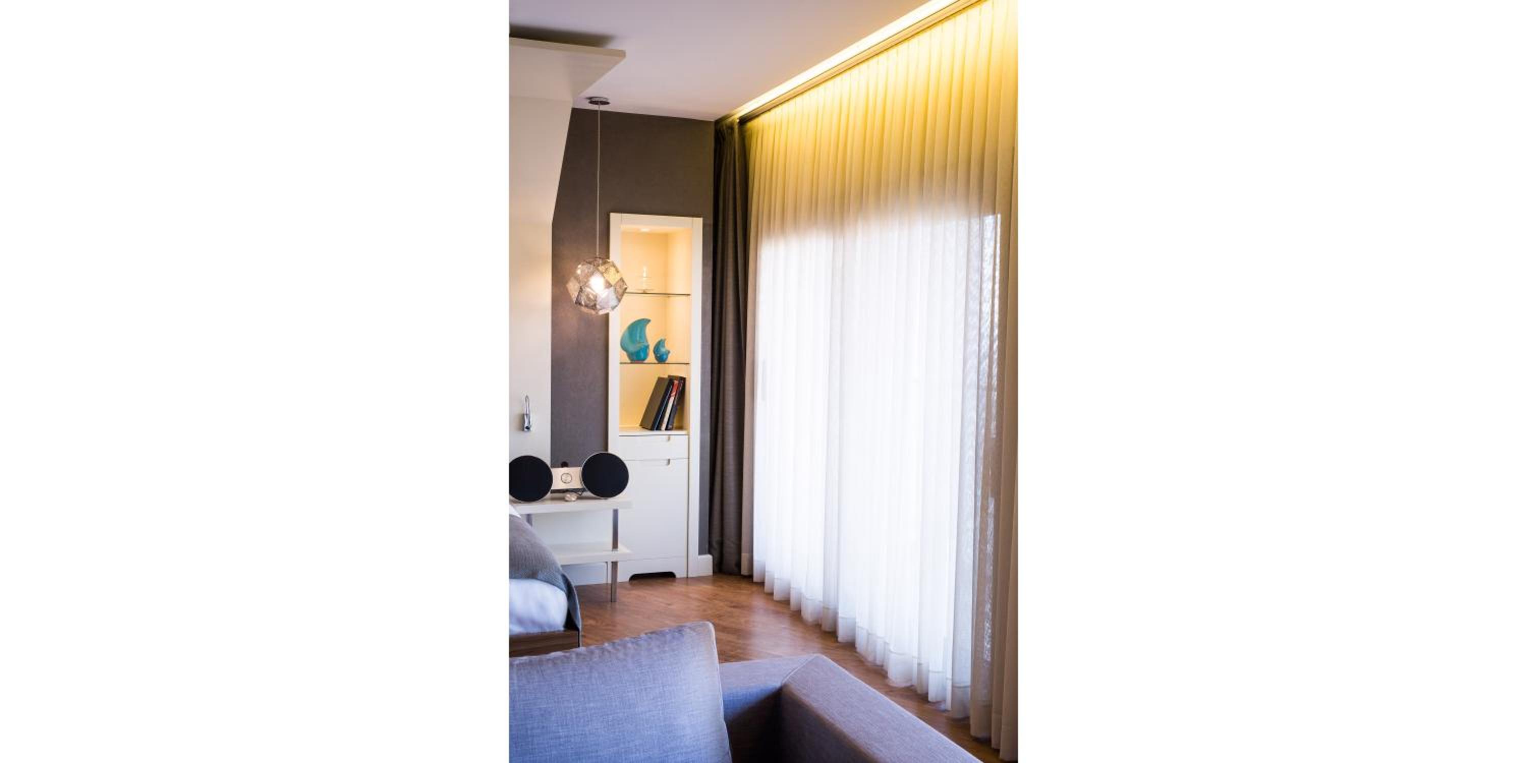 Maroon Otel Pera - Image 76