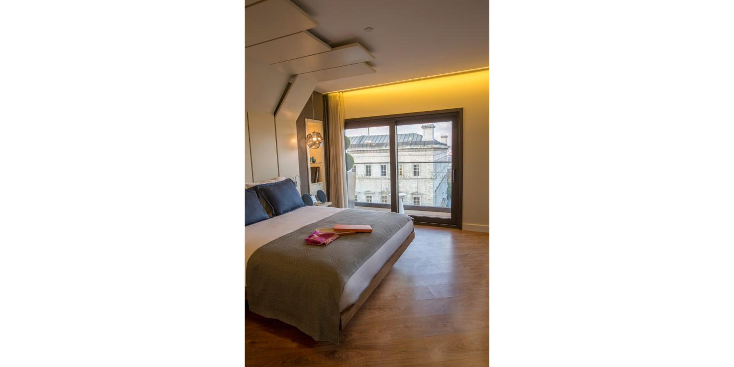 Maroon Otel Pera - Image 82