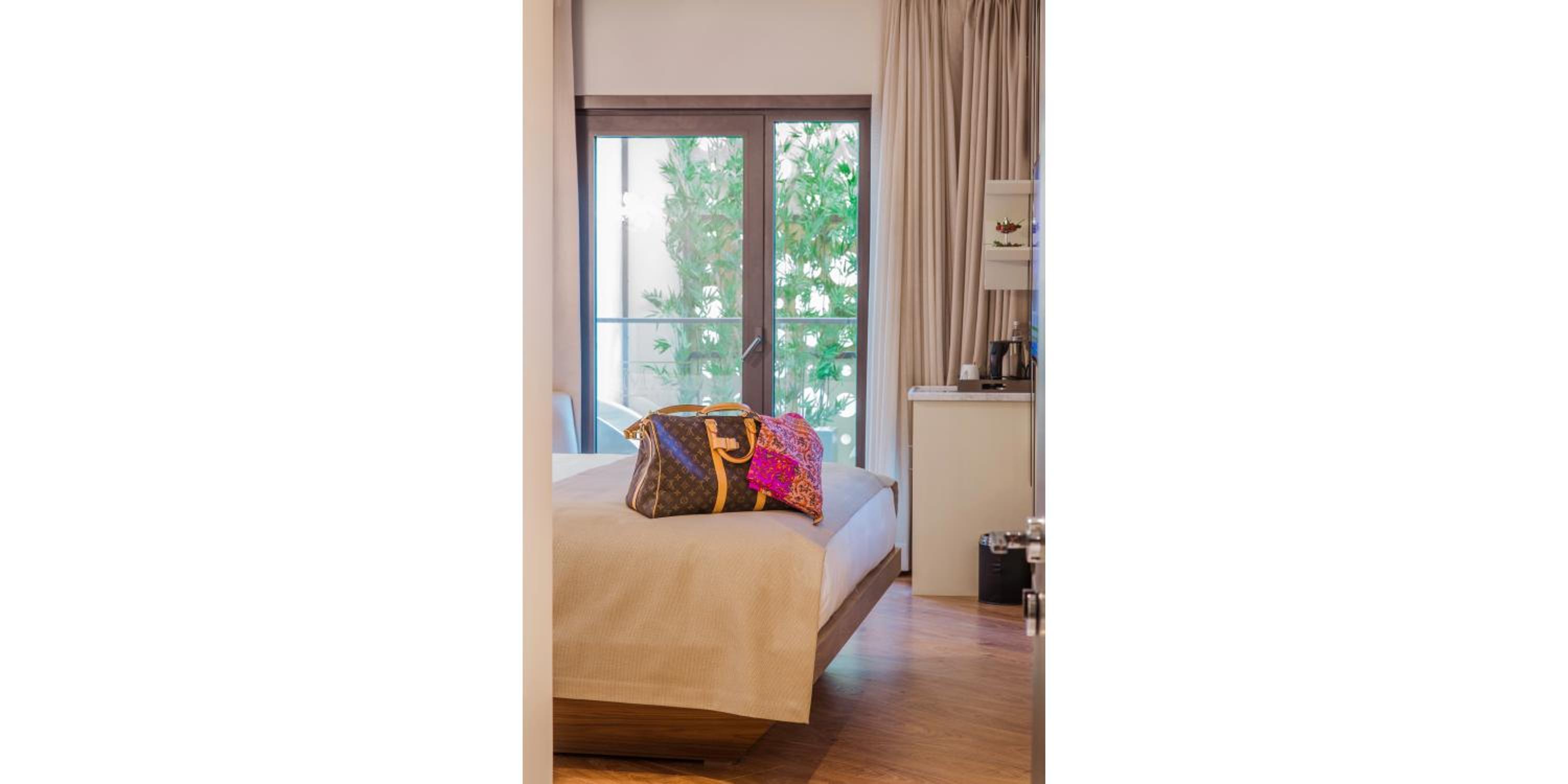 Maroon Otel Pera - Image 83