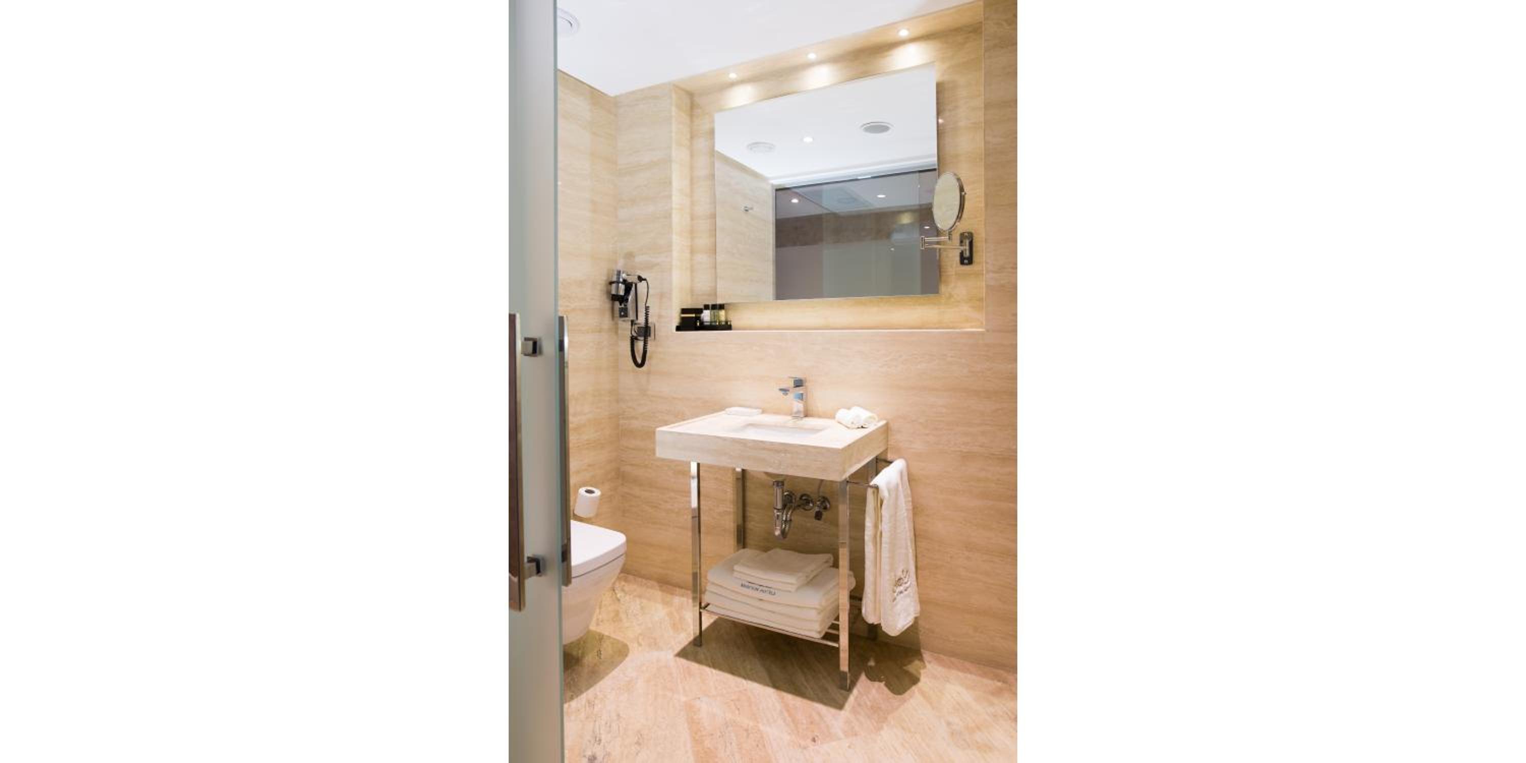 Maroon Otel Pera - Image 85