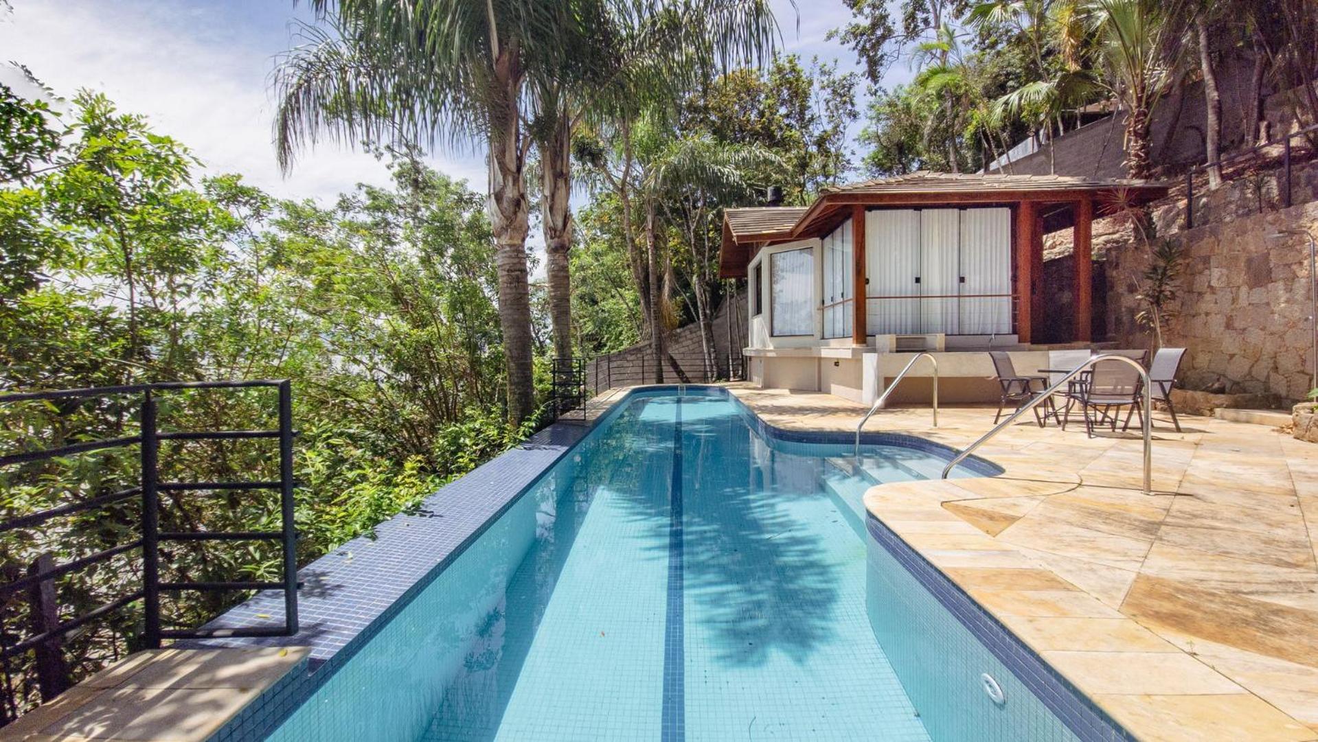 Bangalô Pé na Areia com Piscina MK5729