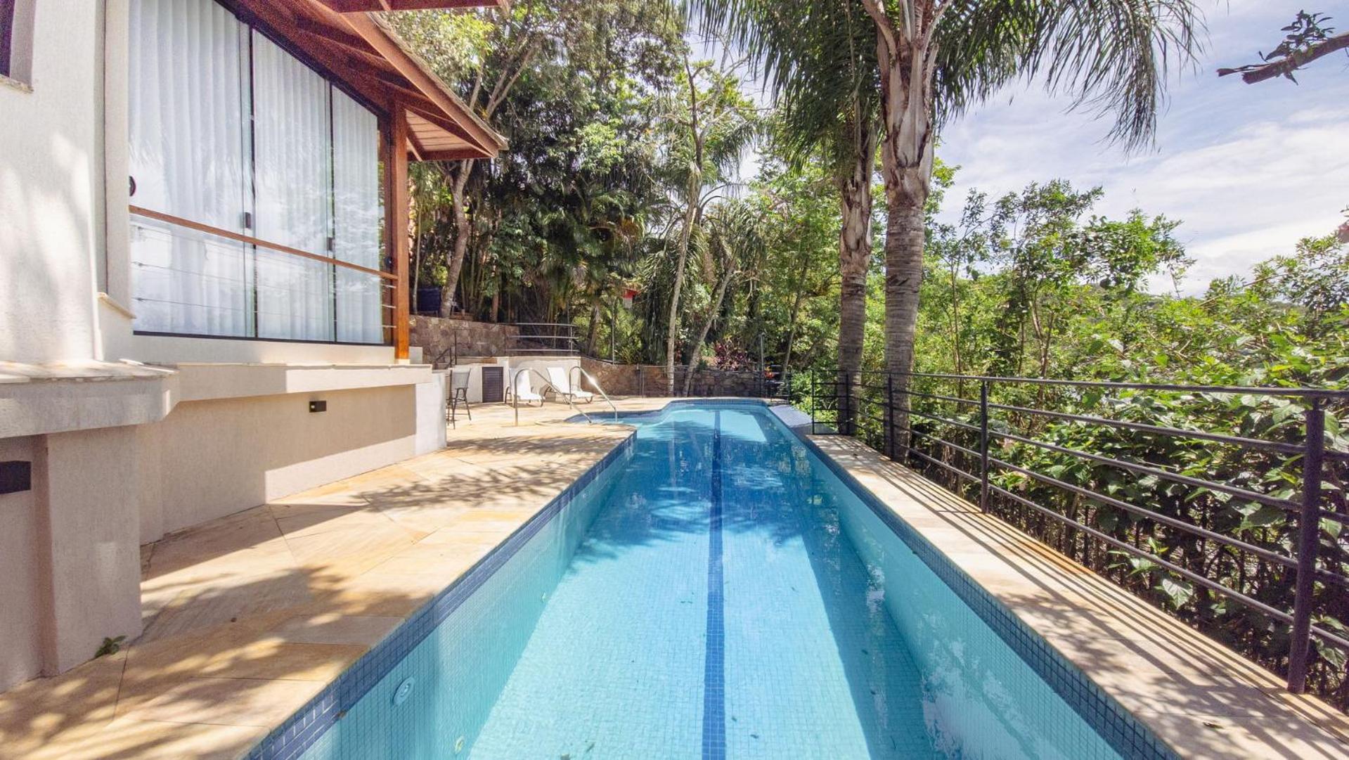 Bangalô Pé na Areia com Piscina MK5729