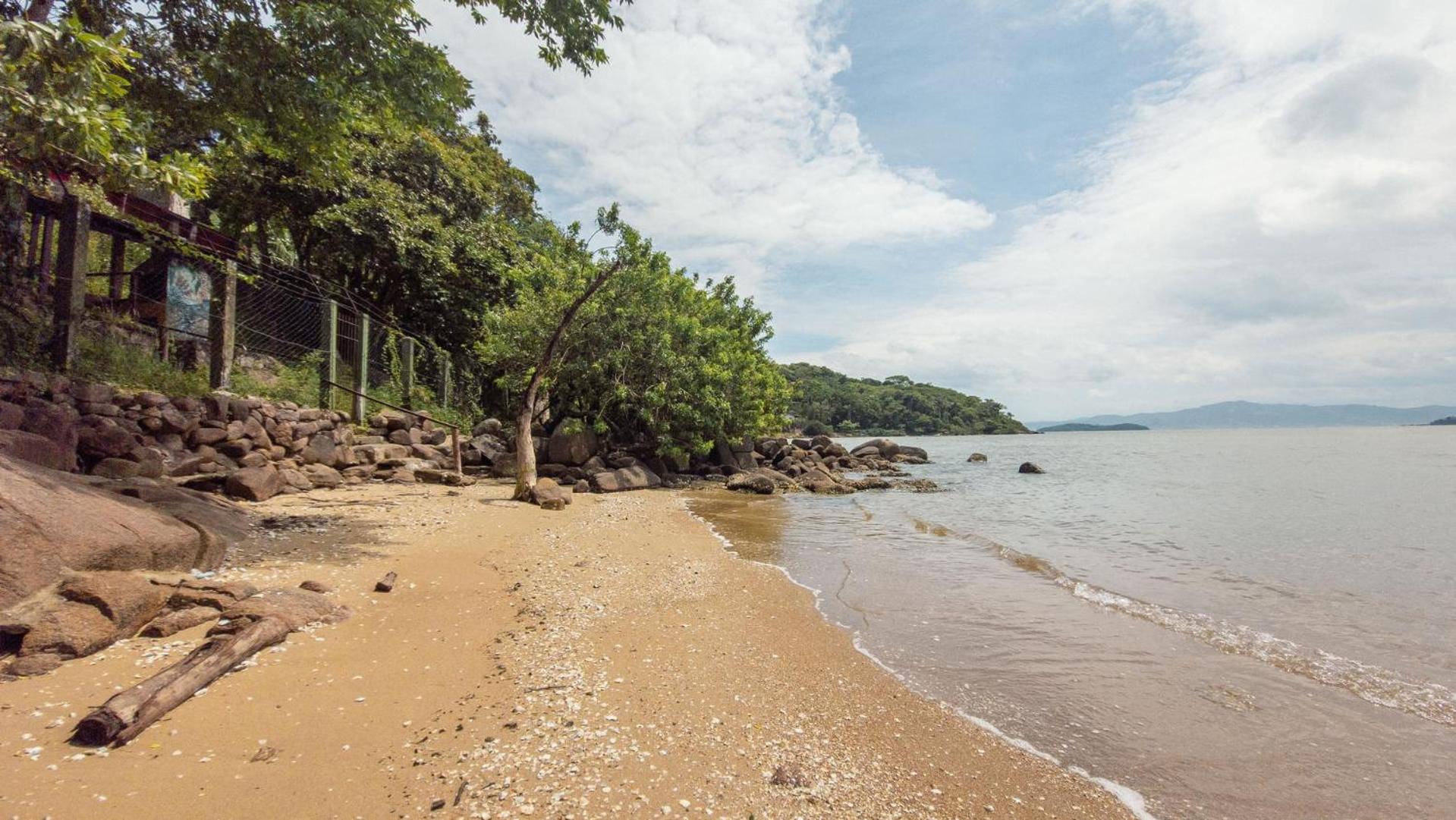 Bangalô Pé na Areia com Piscina MK5729