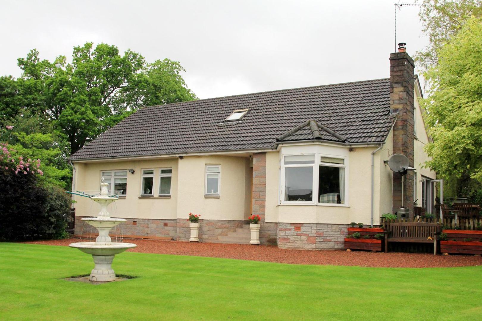 Hotel Westacre Bed & Breakfast - Image 1