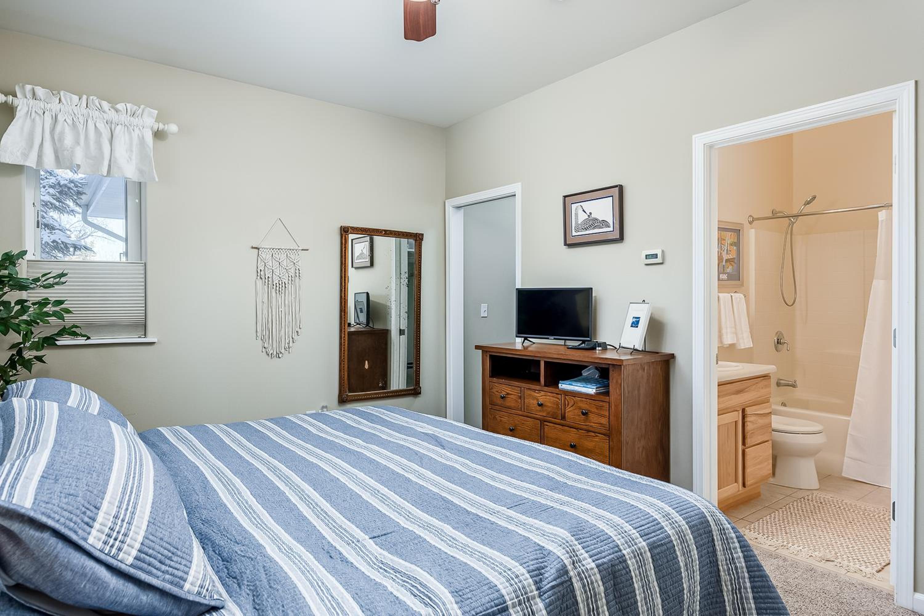 Wondrous Willow Dog-Friendly Home in Fairbanks!