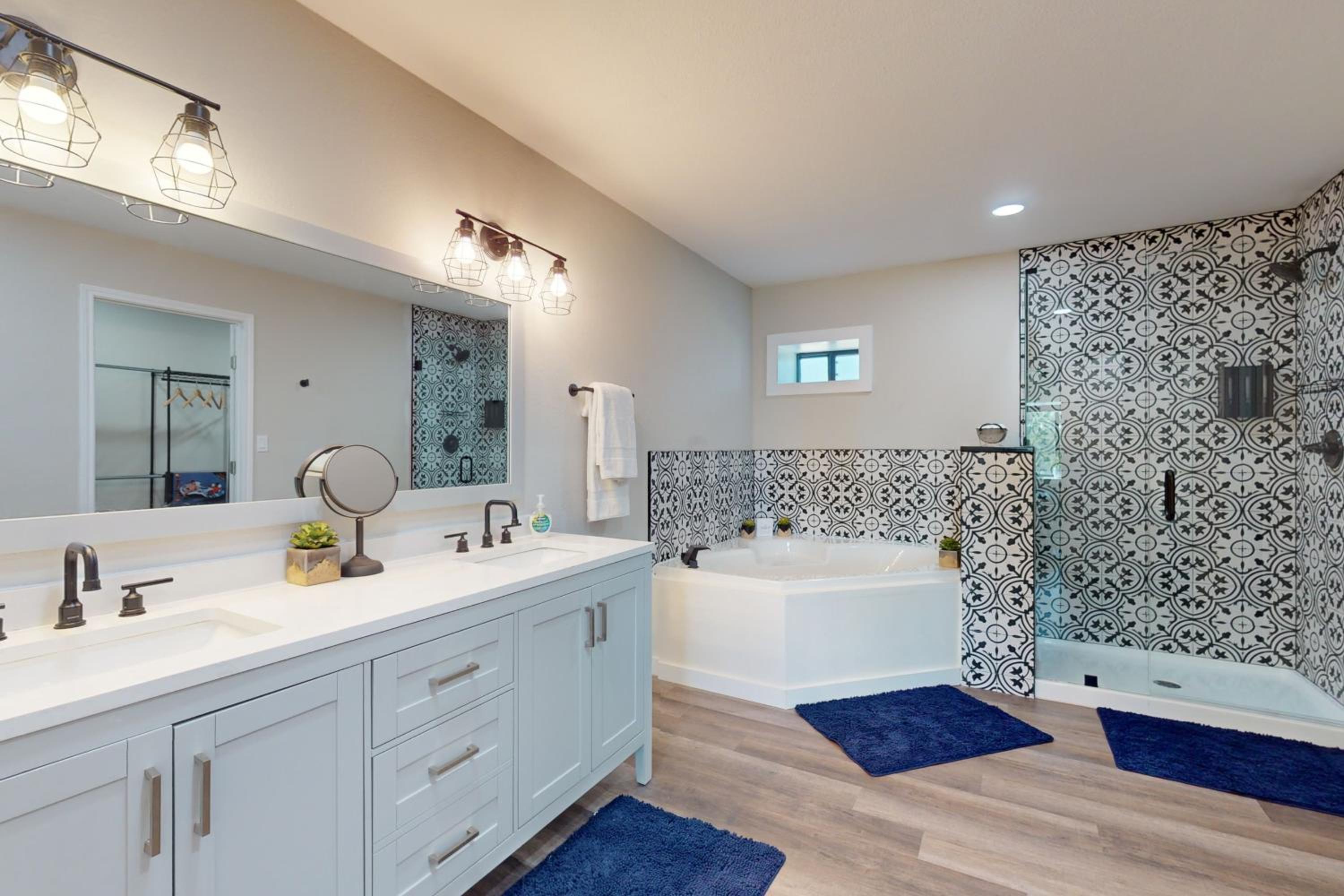 Lakefront Oasis with Water Toys! Breckenridge Home
