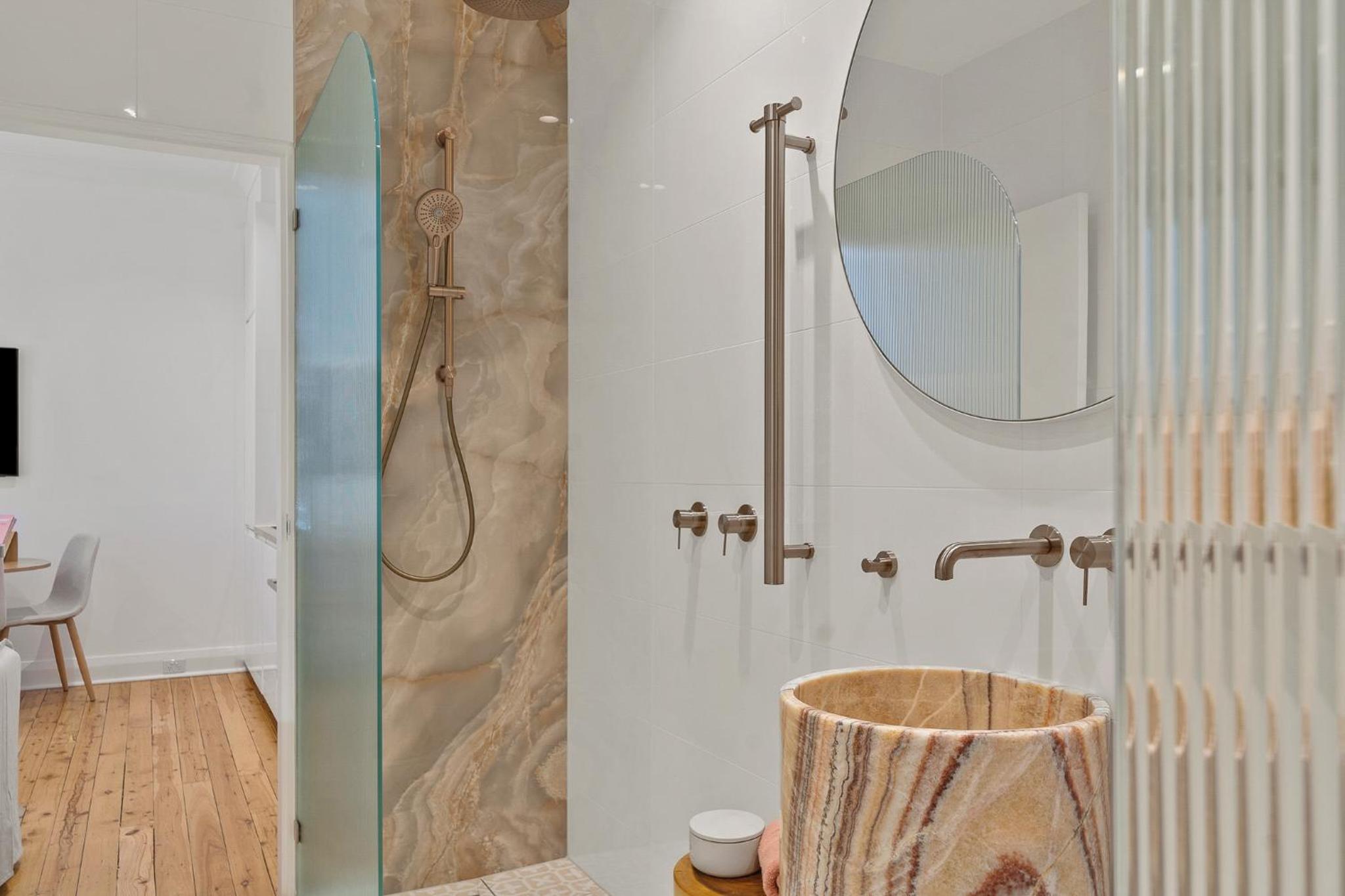 Belles Bondi Beach Apartments - 1 and 2 Bedroom Stays - 500m to beach