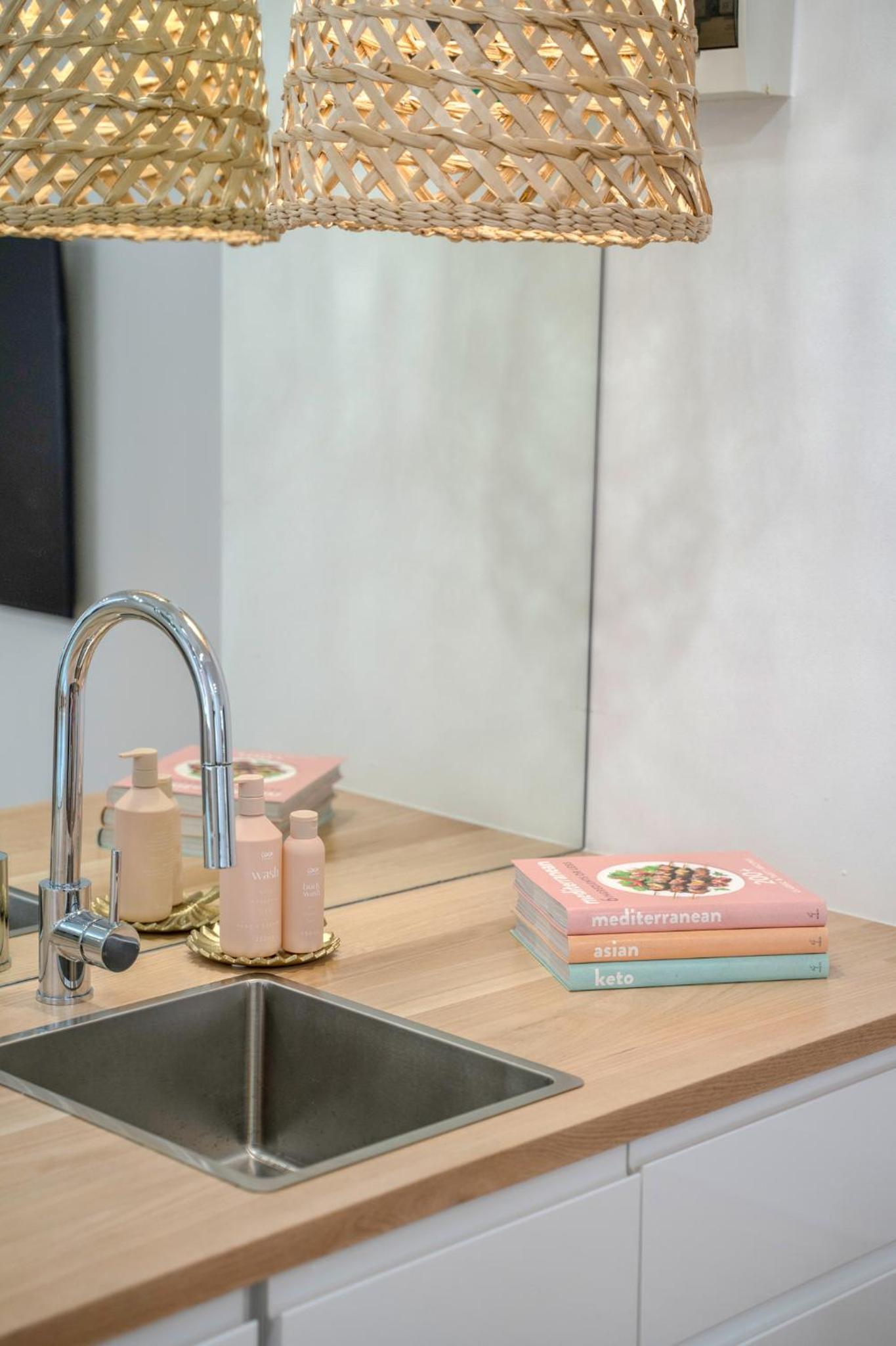 Belles Bondi Beach Apartments - 1 and 2 Bedroom Stays - 500m to beach