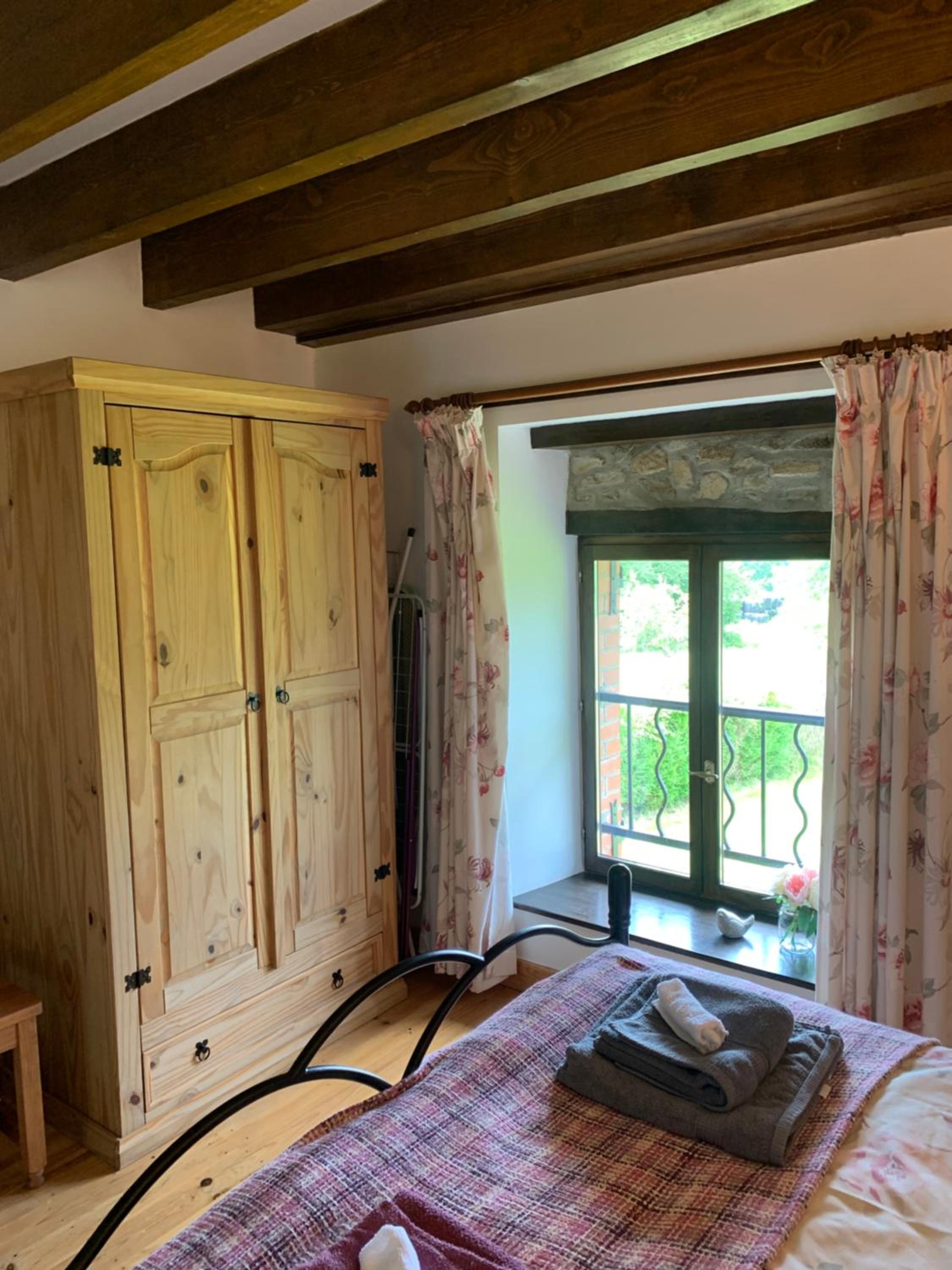 Les Gites de Montinazeau - 3 adjoining gites set in quiet and beautiful countryside with free Wi-Fi