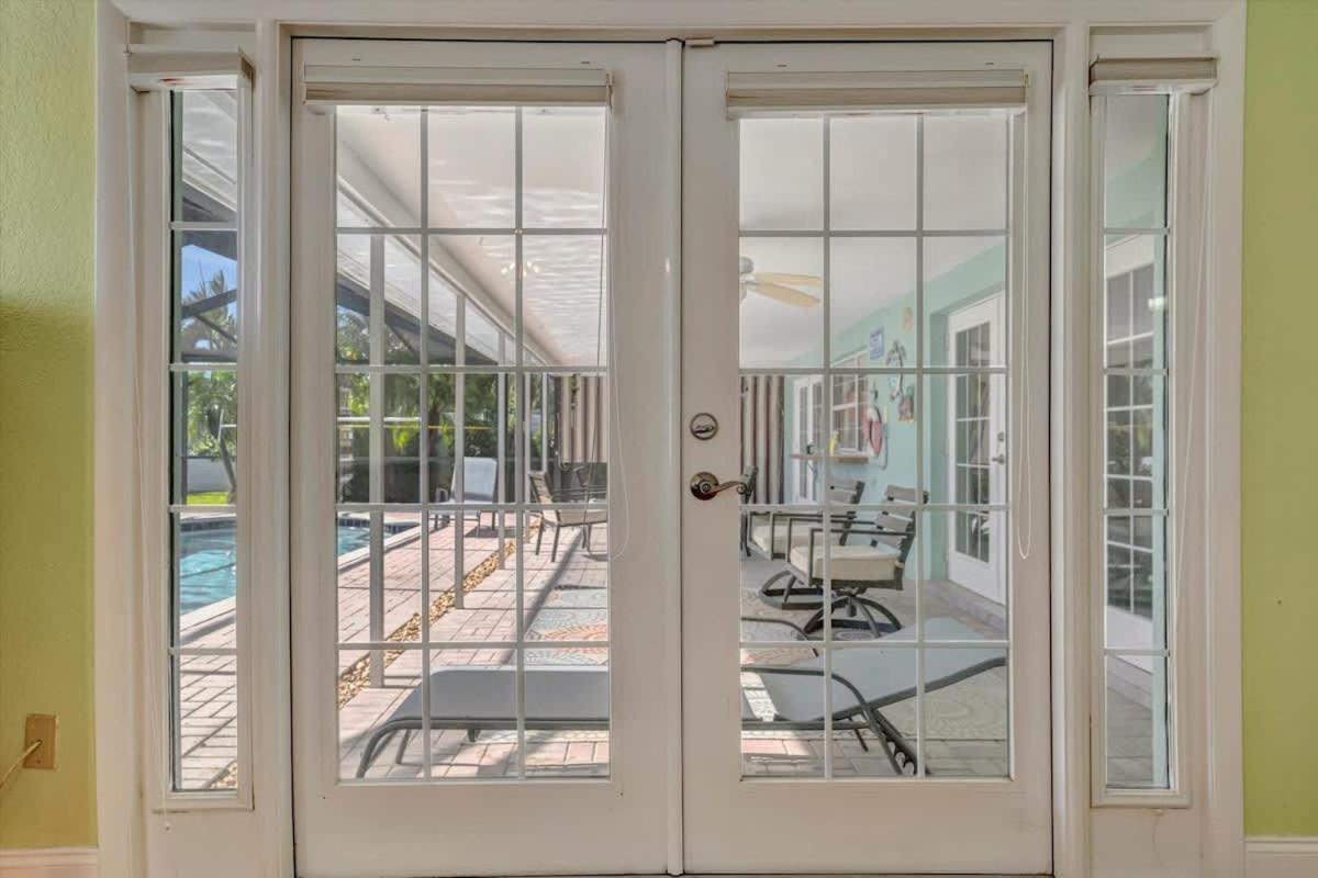 The Crown House 4b Pool Home 6 mins to IR Beach