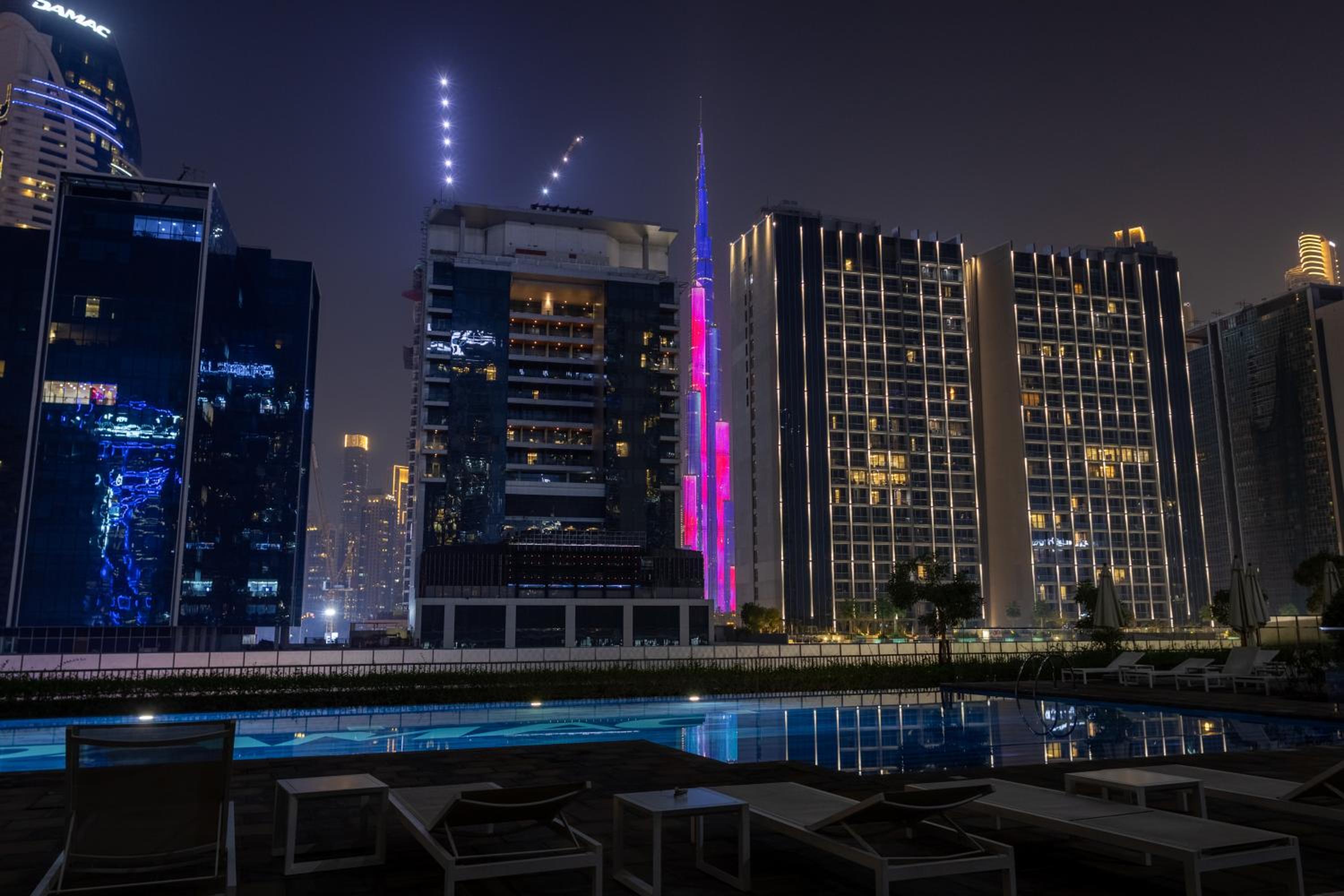japanDXB Burj Khalifa view - 4min Dubai Mall