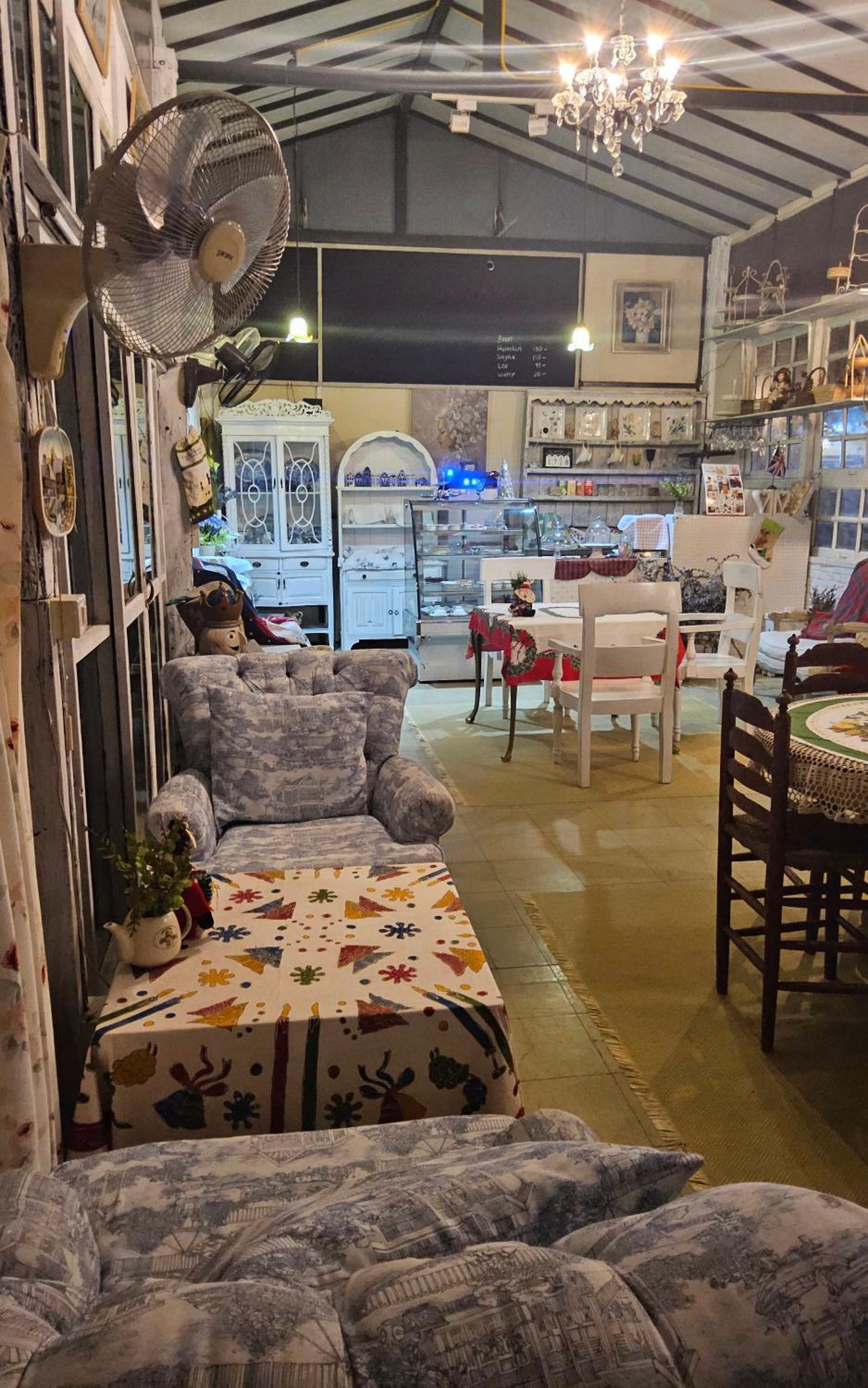Balmy Hideout Cafe & Homestay