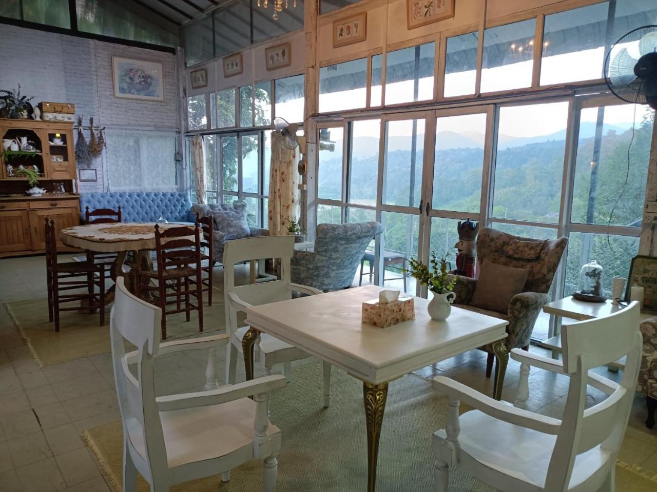 Balmy Hideout Cafe & Homestay