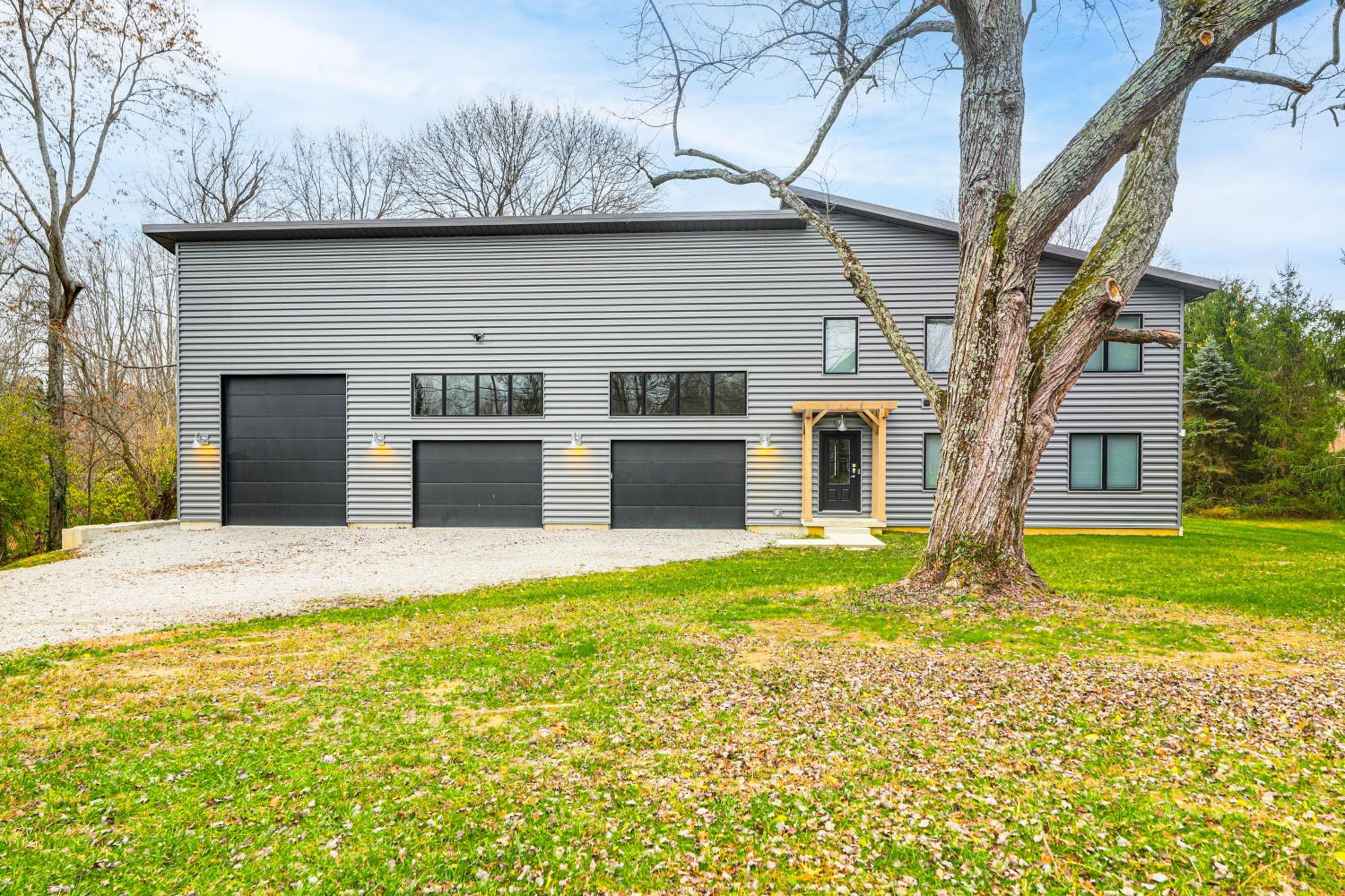 24 Mi to Cincinnati Newly Built Bethel Home!