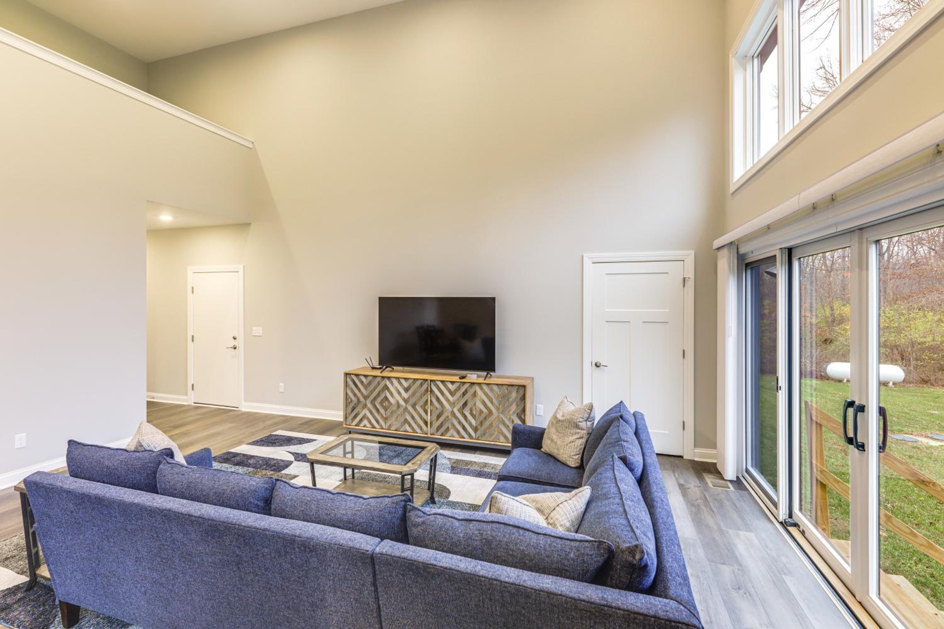 24 Mi to Cincinnati Newly Built Bethel Home!