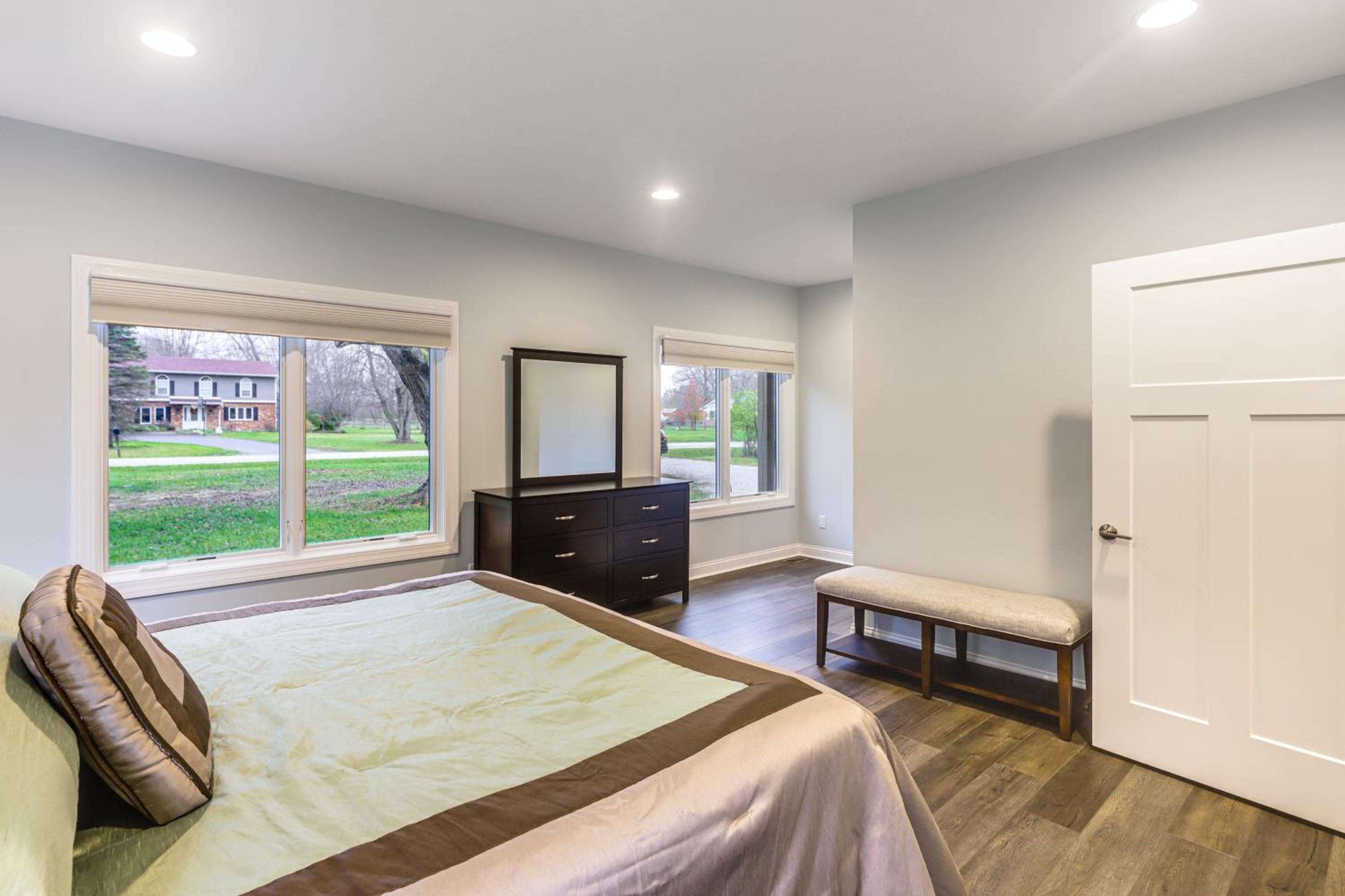 24 Mi to Cincinnati Newly Built Bethel Home!