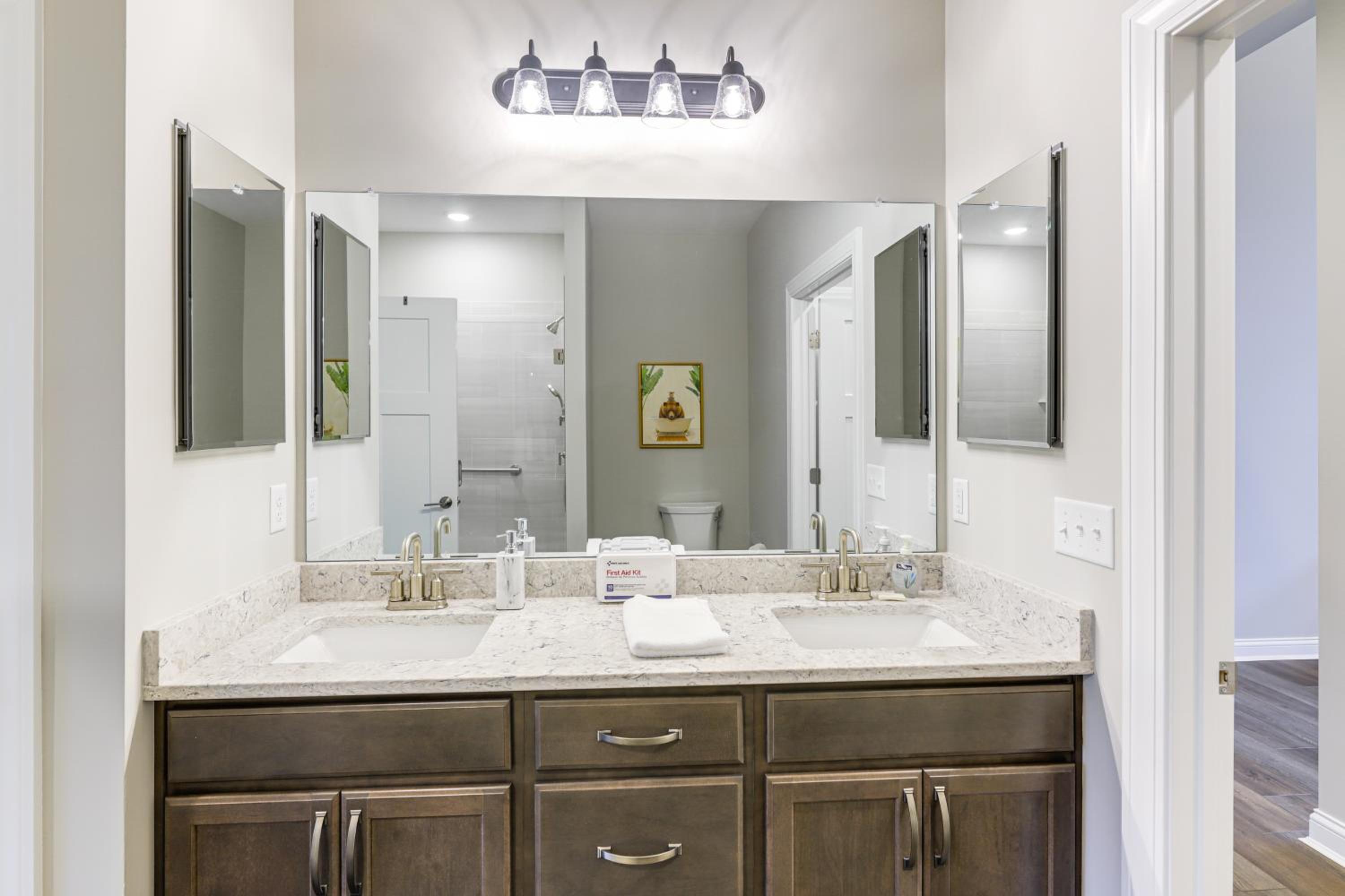 24 Mi to Cincinnati Newly Built Bethel Home!