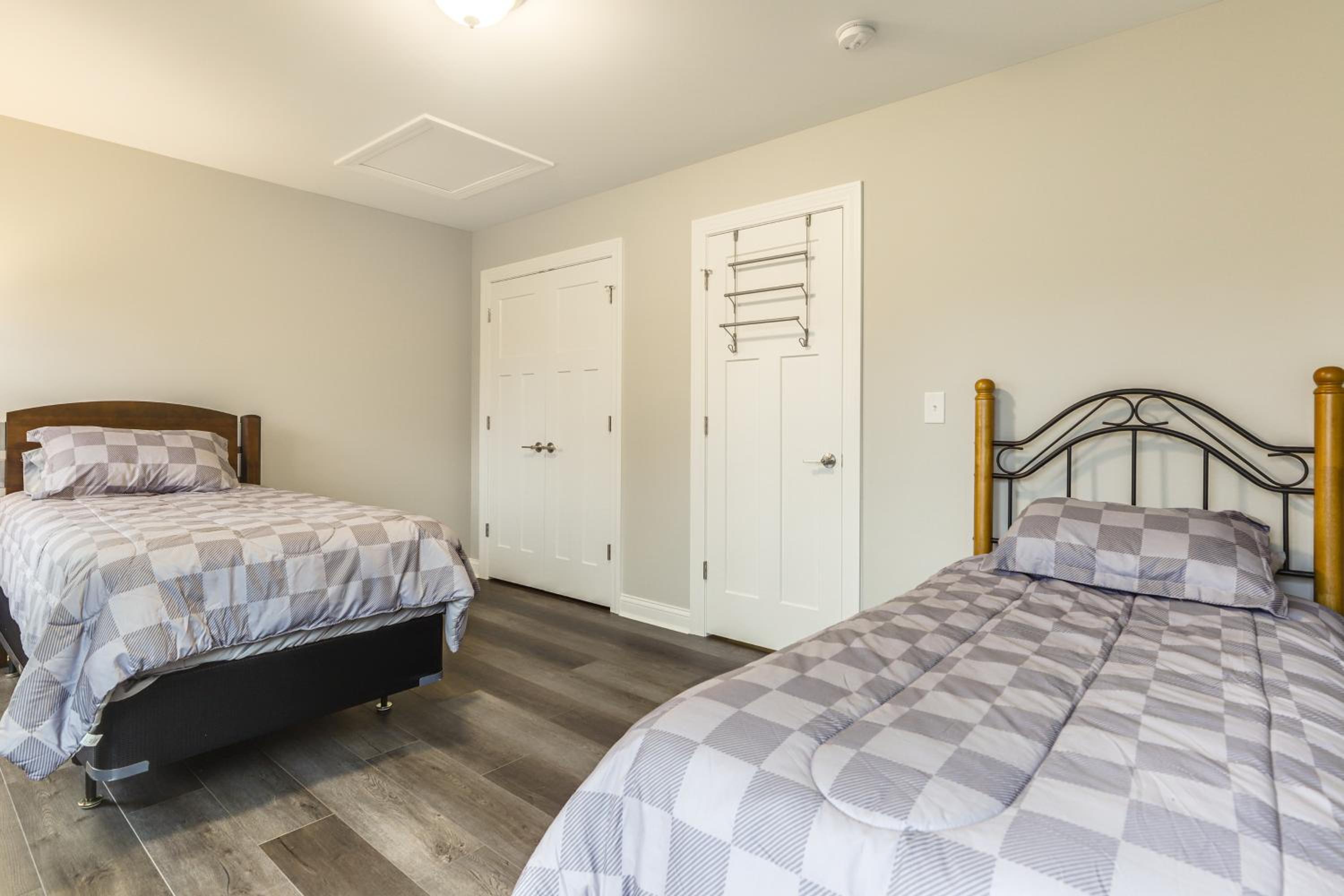 24 Mi to Cincinnati Newly Built Bethel Home!
