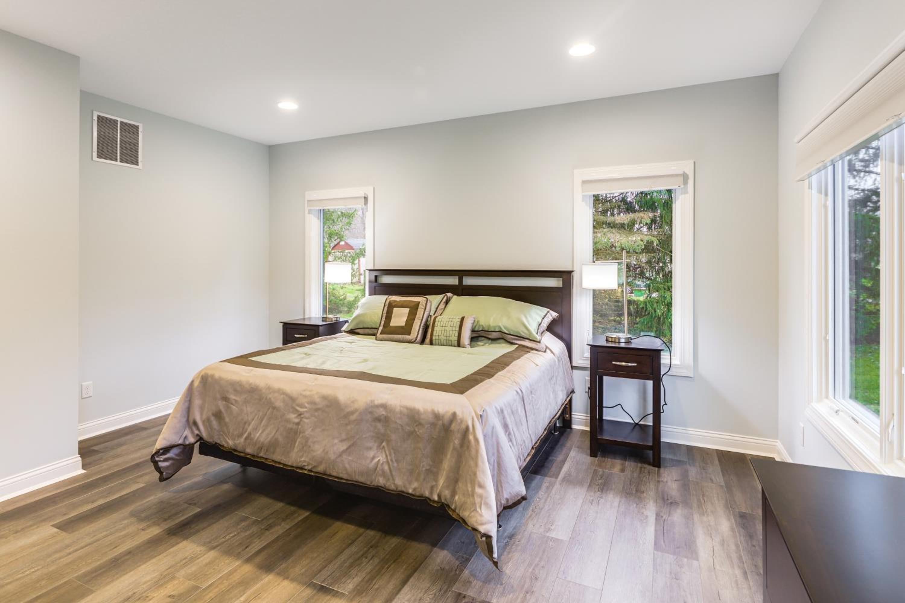 24 Mi to Cincinnati Newly Built Bethel Home!