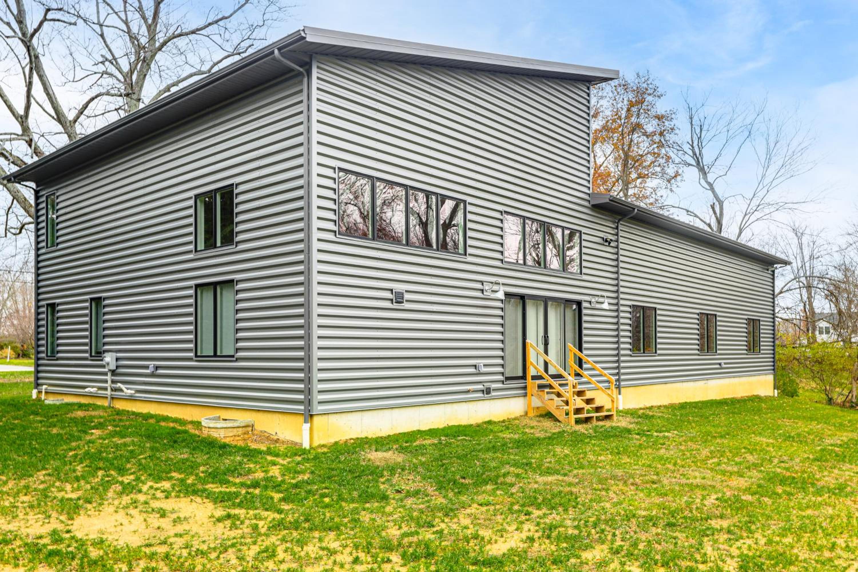 24 Mi to Cincinnati Newly Built Bethel Home!