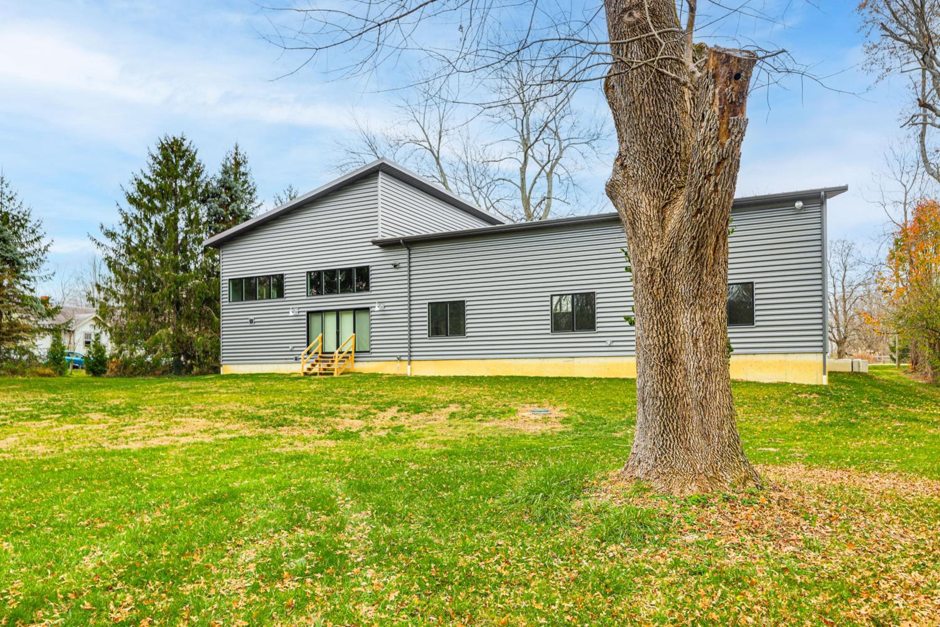 24 Mi to Cincinnati Newly Built Bethel Home!