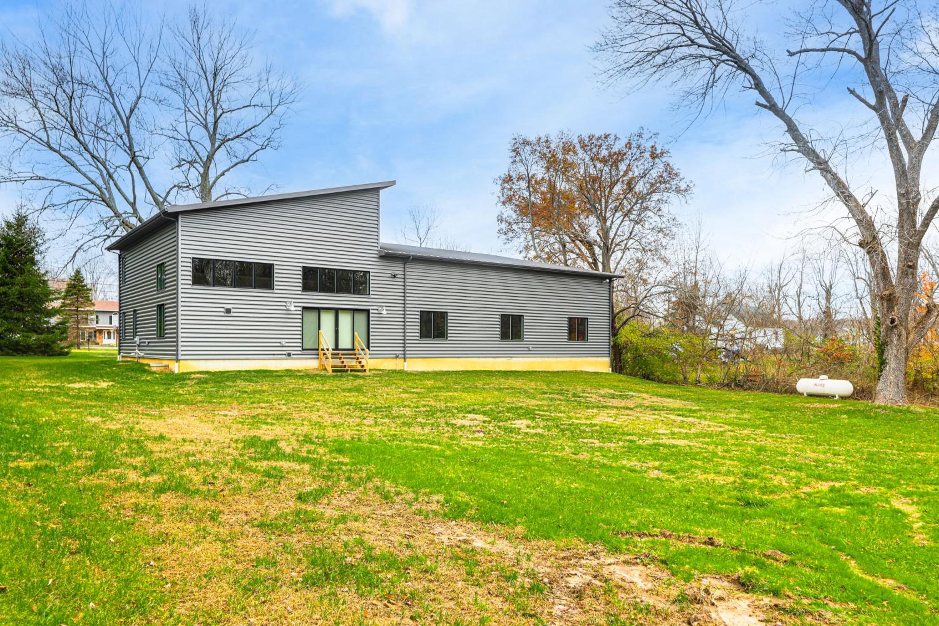 24 Mi to Cincinnati Newly Built Bethel Home!