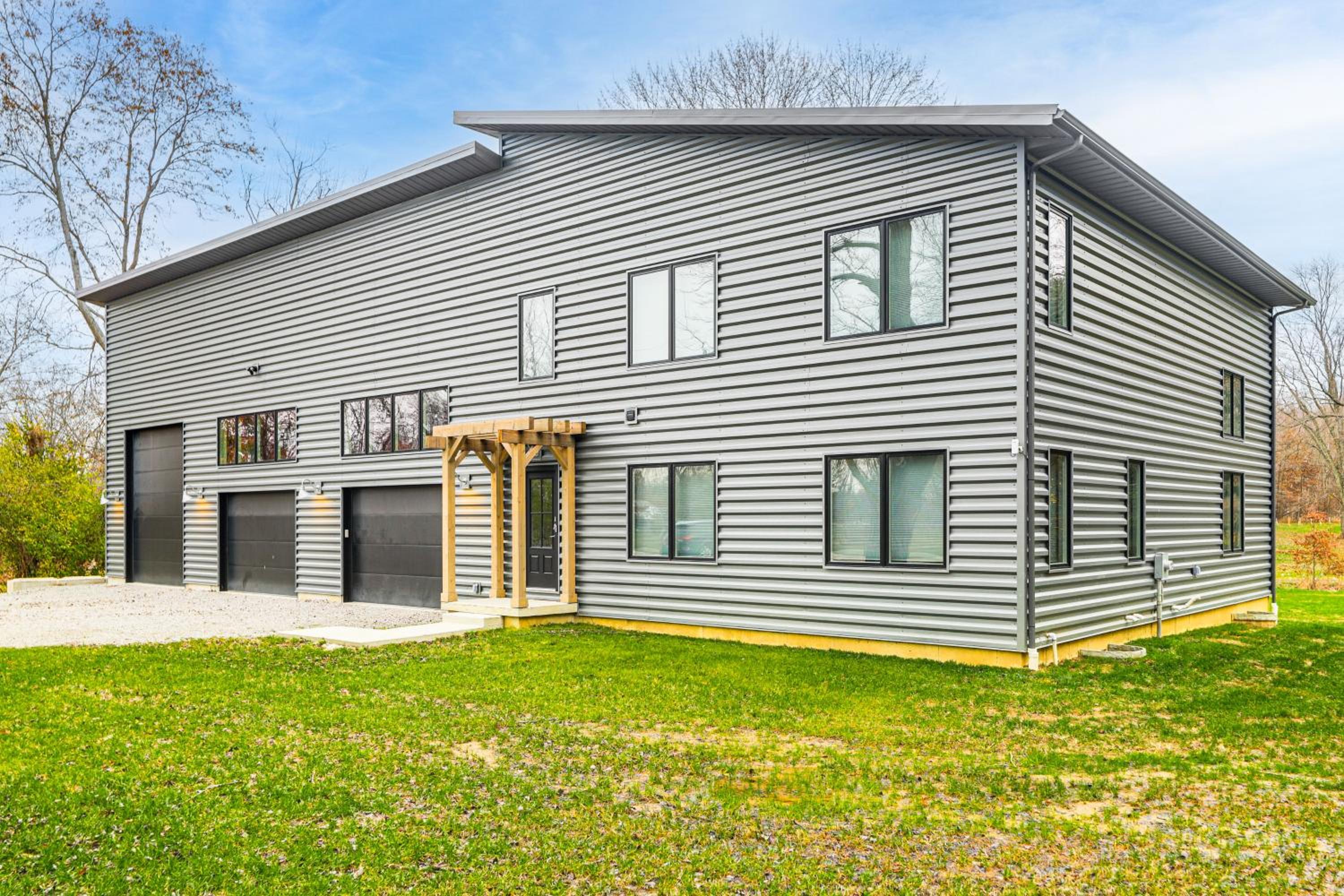 24 Mi to Cincinnati Newly Built Bethel Home!