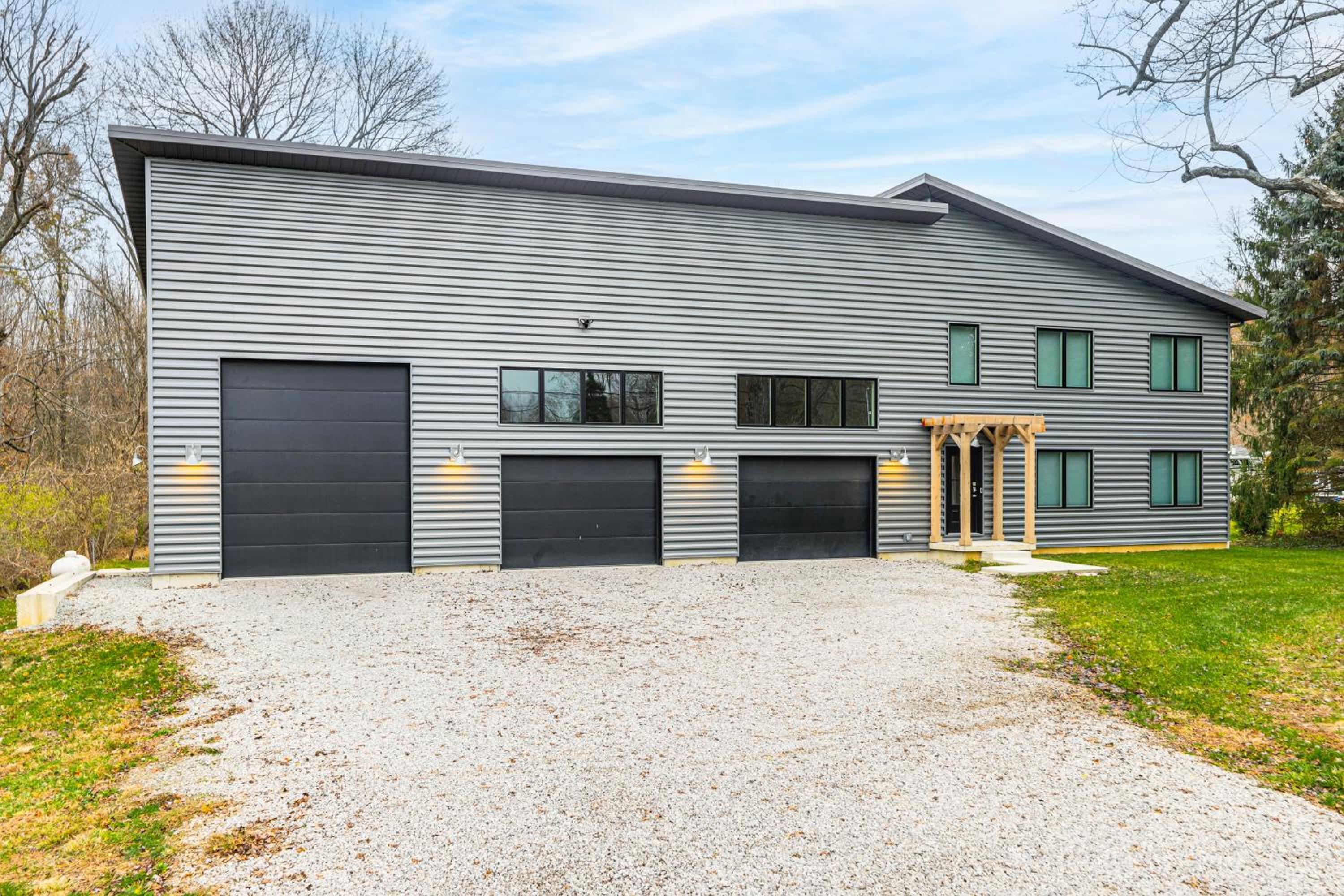 24 Mi to Cincinnati Newly Built Bethel Home!