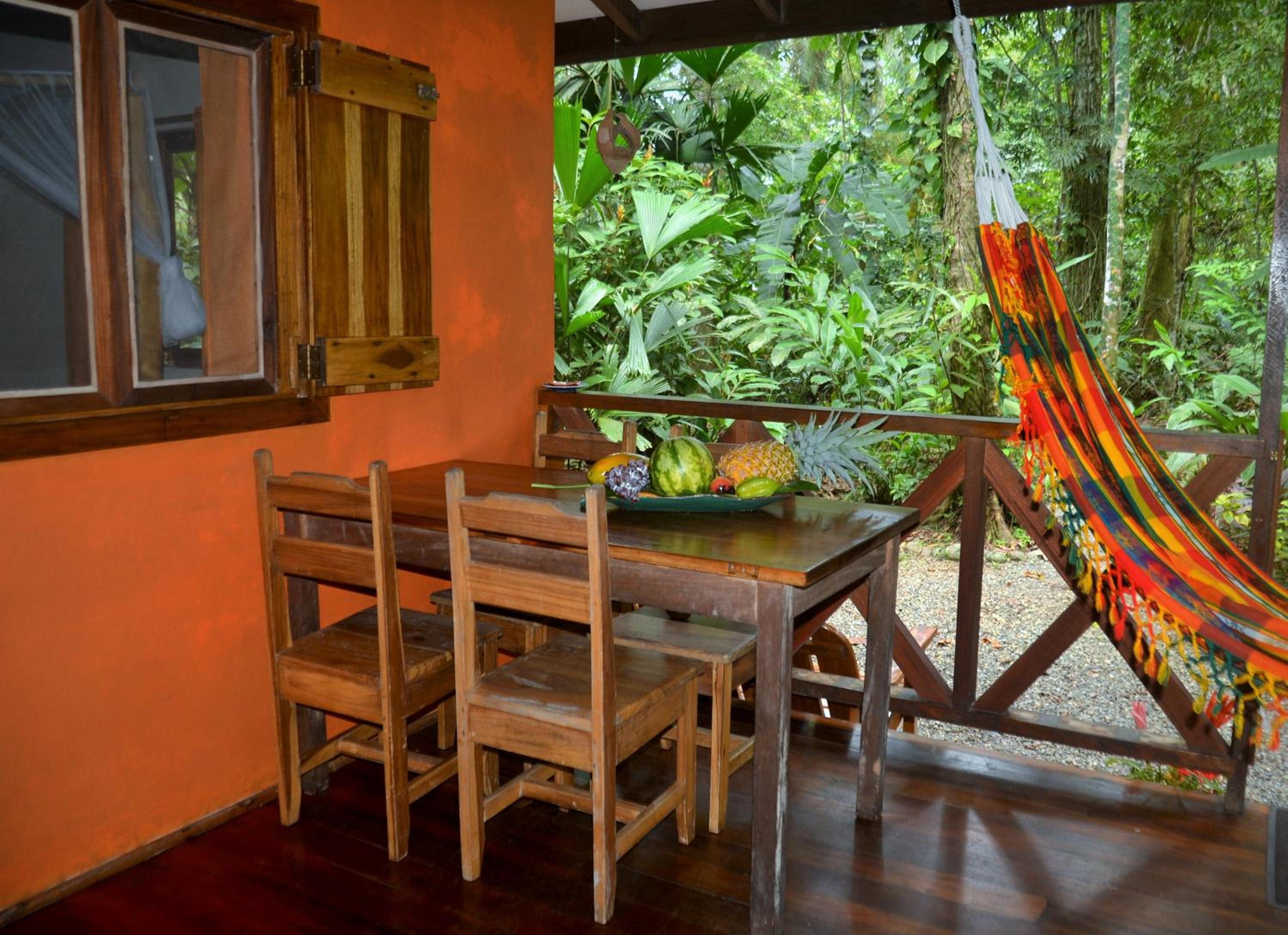 Pachamama Nueva River side Bungalows Punta Uva