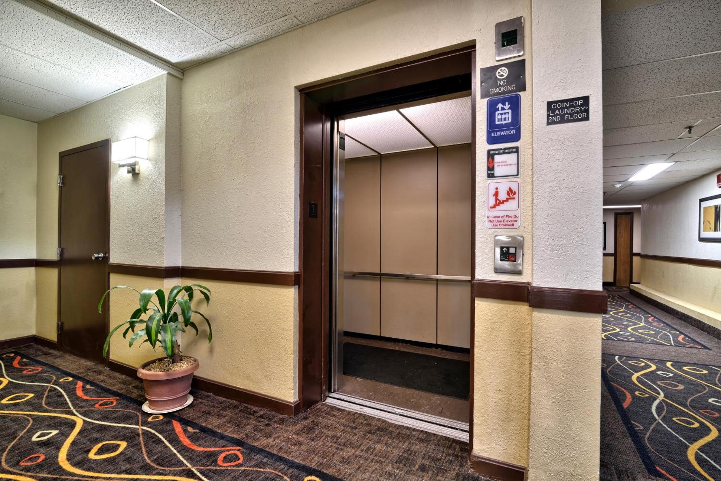 Katahdin Inn & Suites