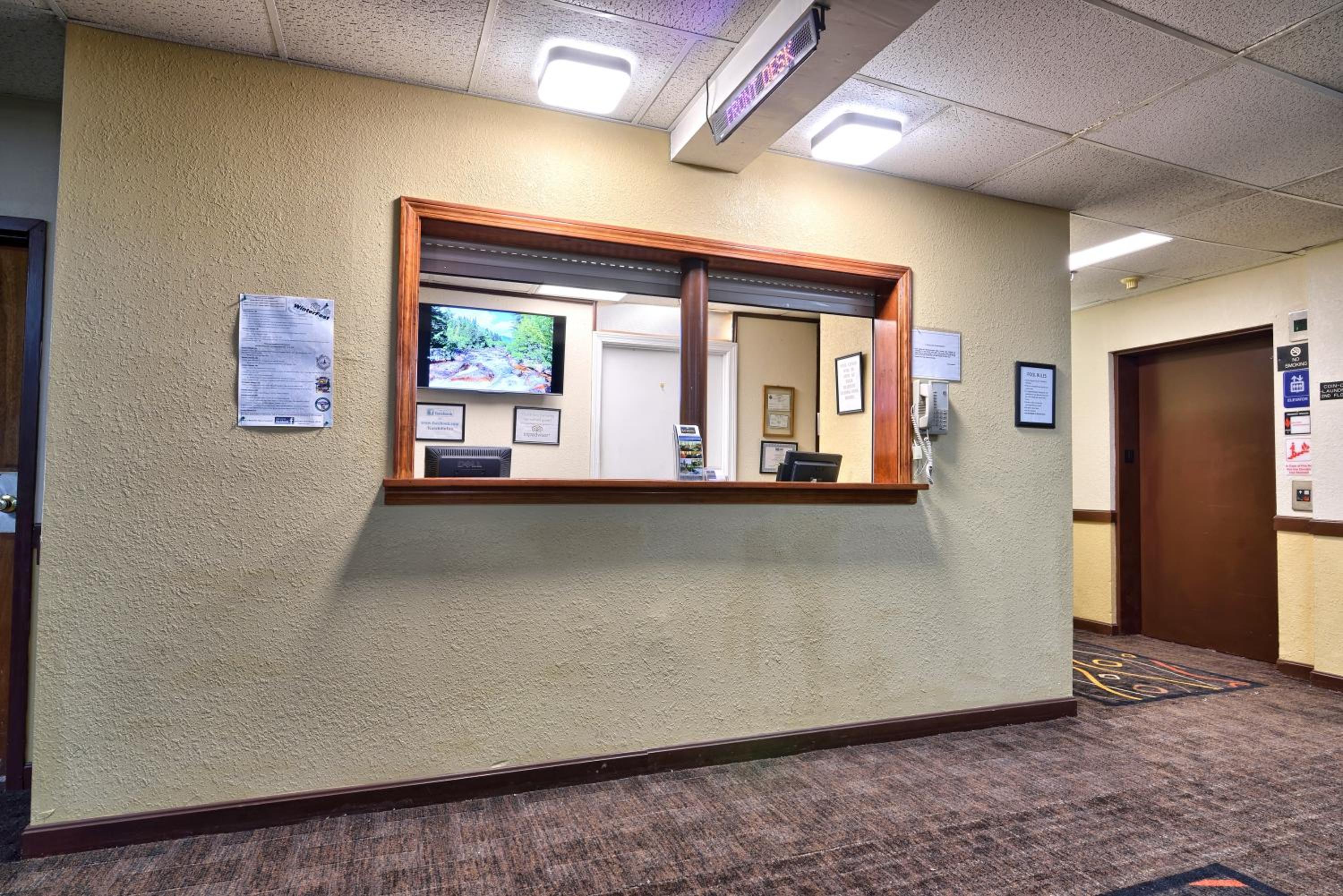 Katahdin Inn & Suites