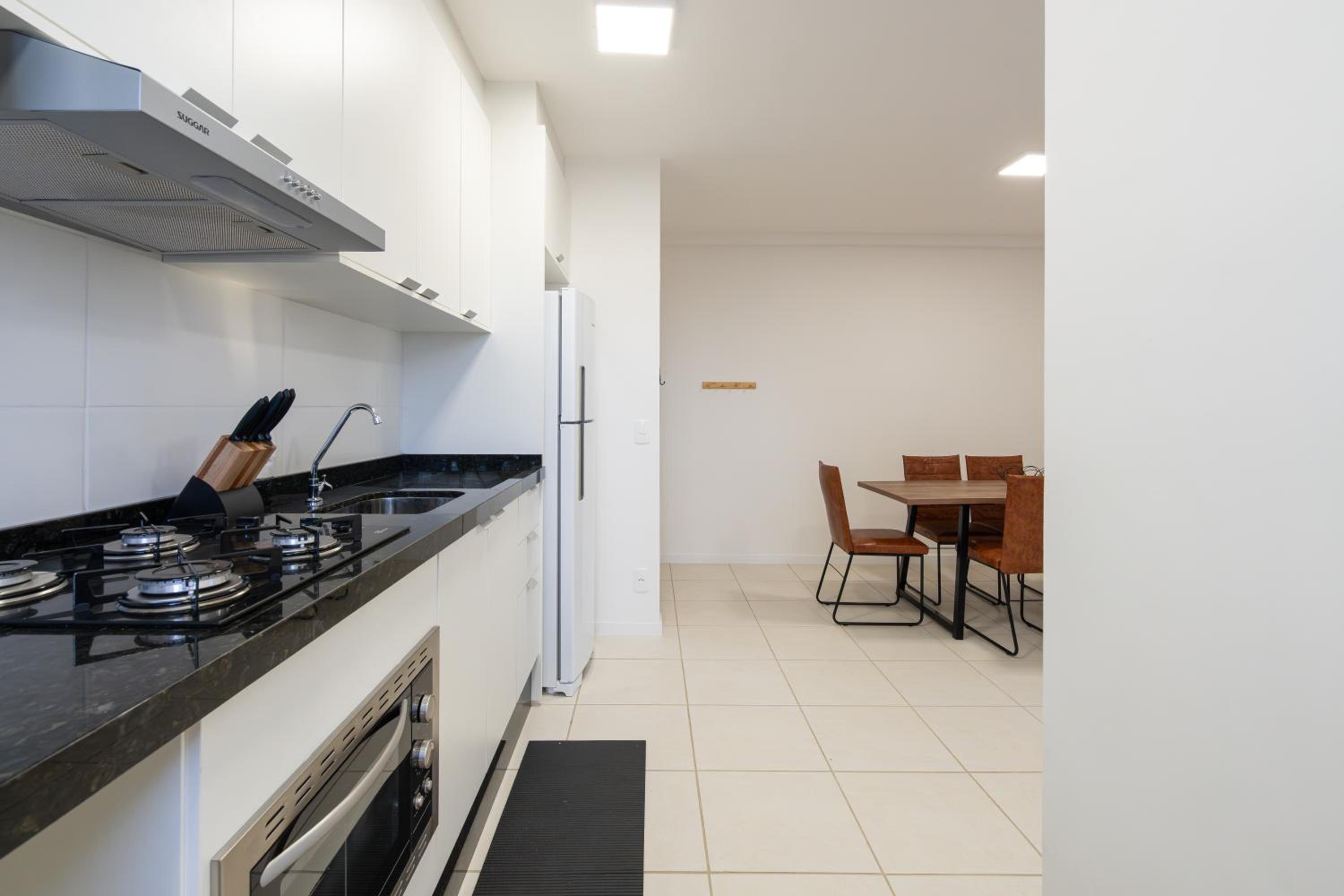 Apartamentos a 150 M DA PRAIA com SACADA, WI-FI, PISCINA, PORTARIA 24h, PLAYGROUND e vaga de GARAGEM
