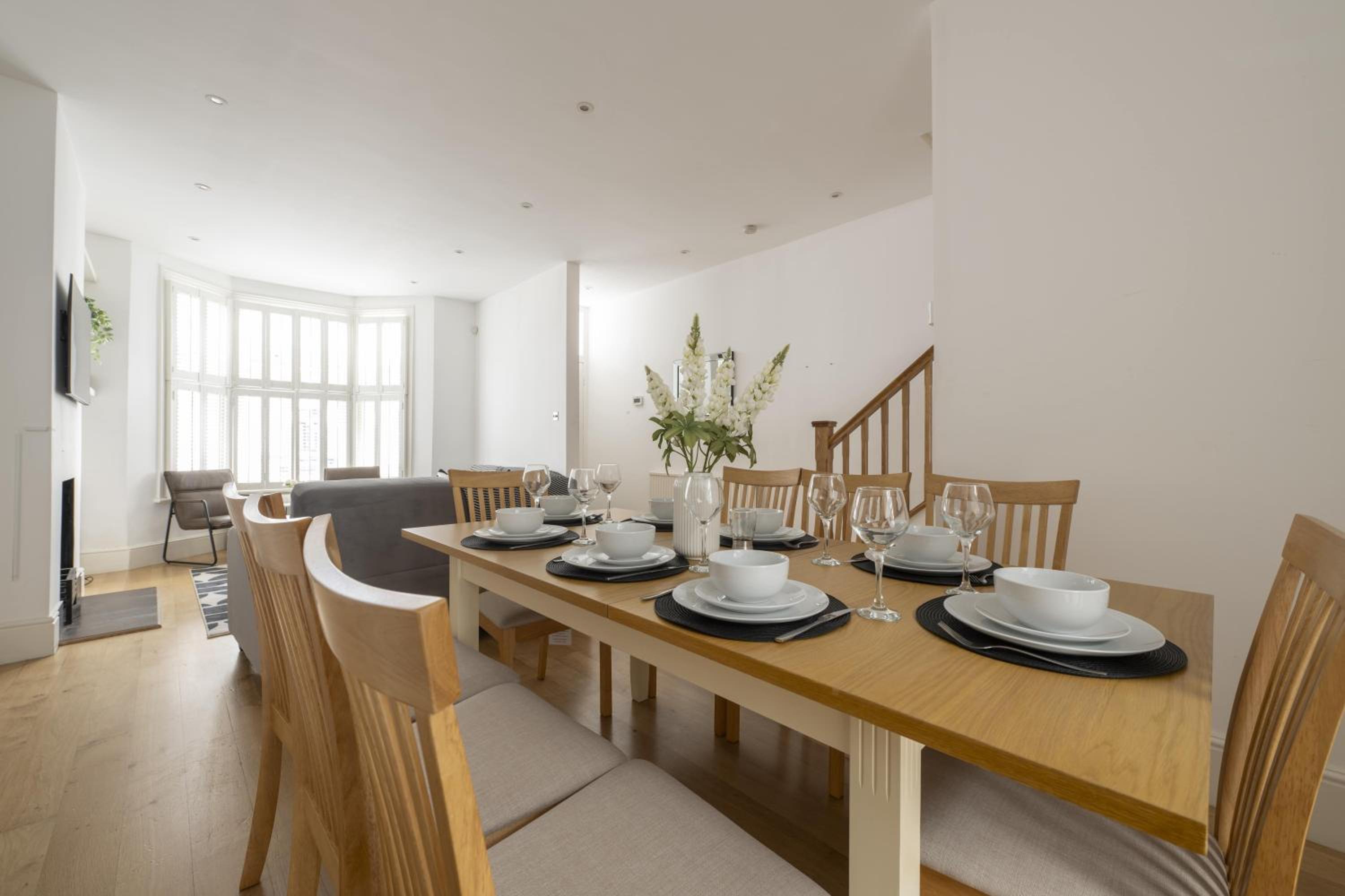 Fulham Spacious 4BD Home, Parking & Garden, WiFi
