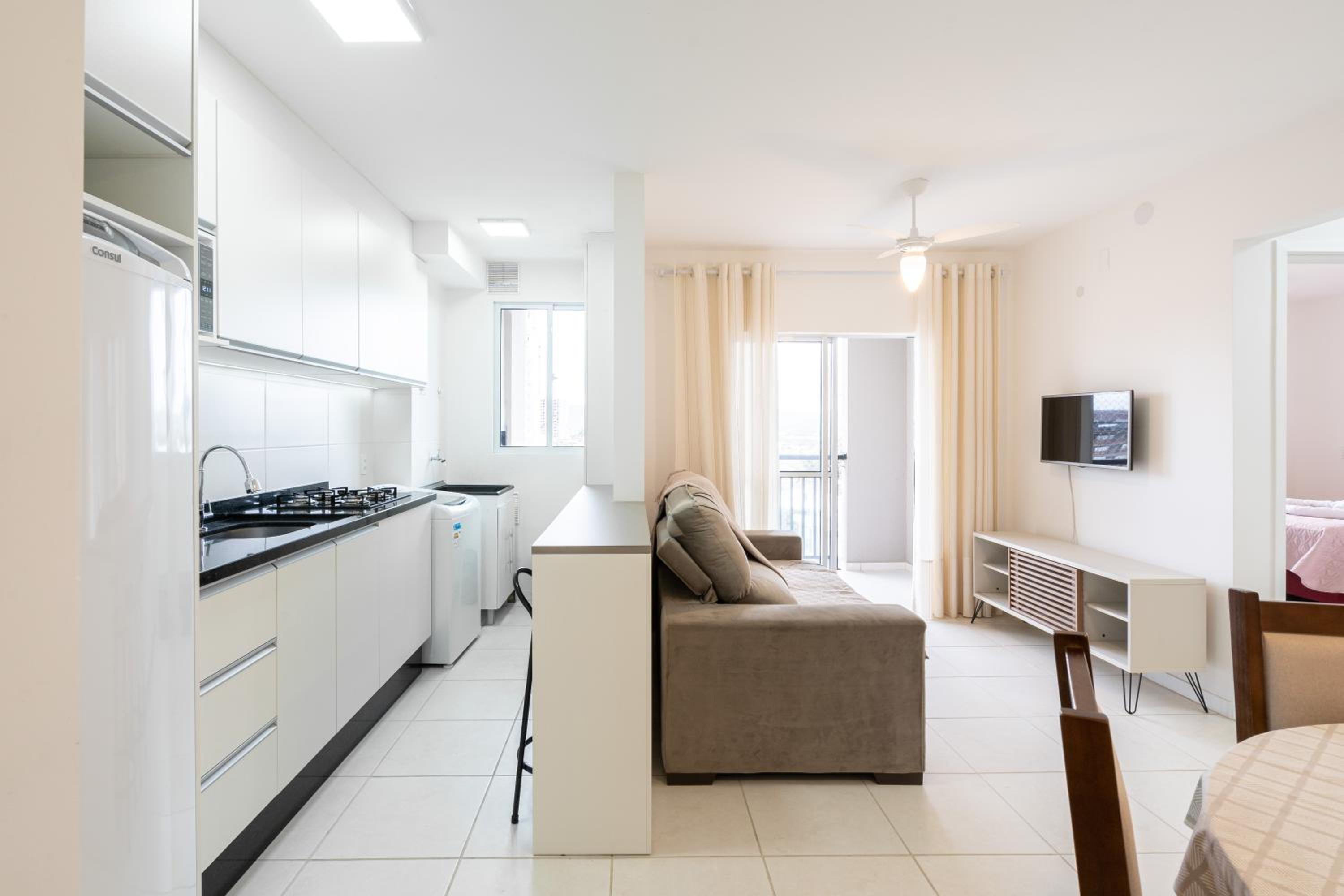 Apartamentos a 150 M DA PRAIA com SACADA, WI-FI, PISCINA, PORTARIA 24h, PLAYGROUND e vaga de GARAGEM