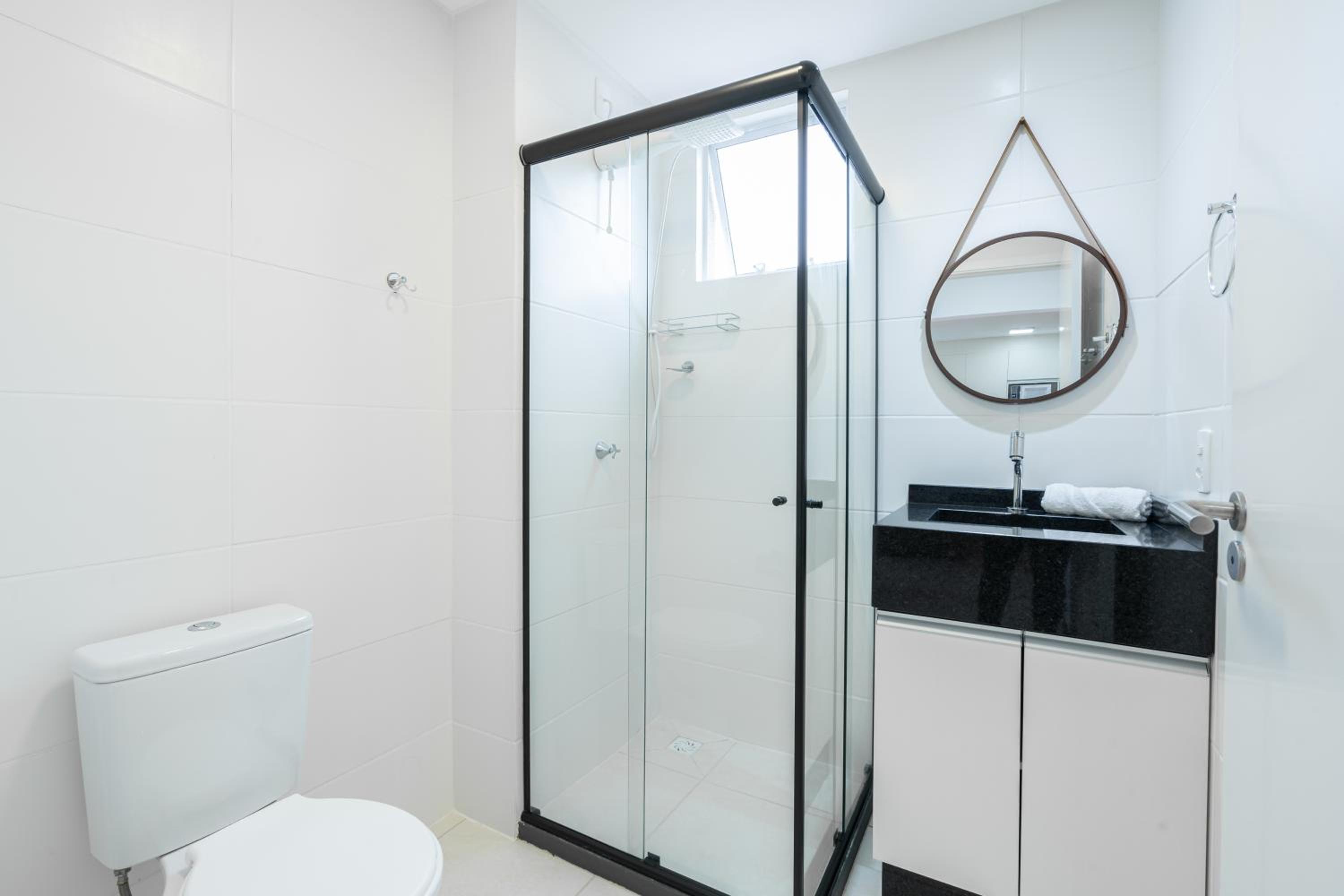 Apartamentos a 150 M DA PRAIA com SACADA, WI-FI, PISCINA, PORTARIA 24h, PLAYGROUND e vaga de GARAGEM