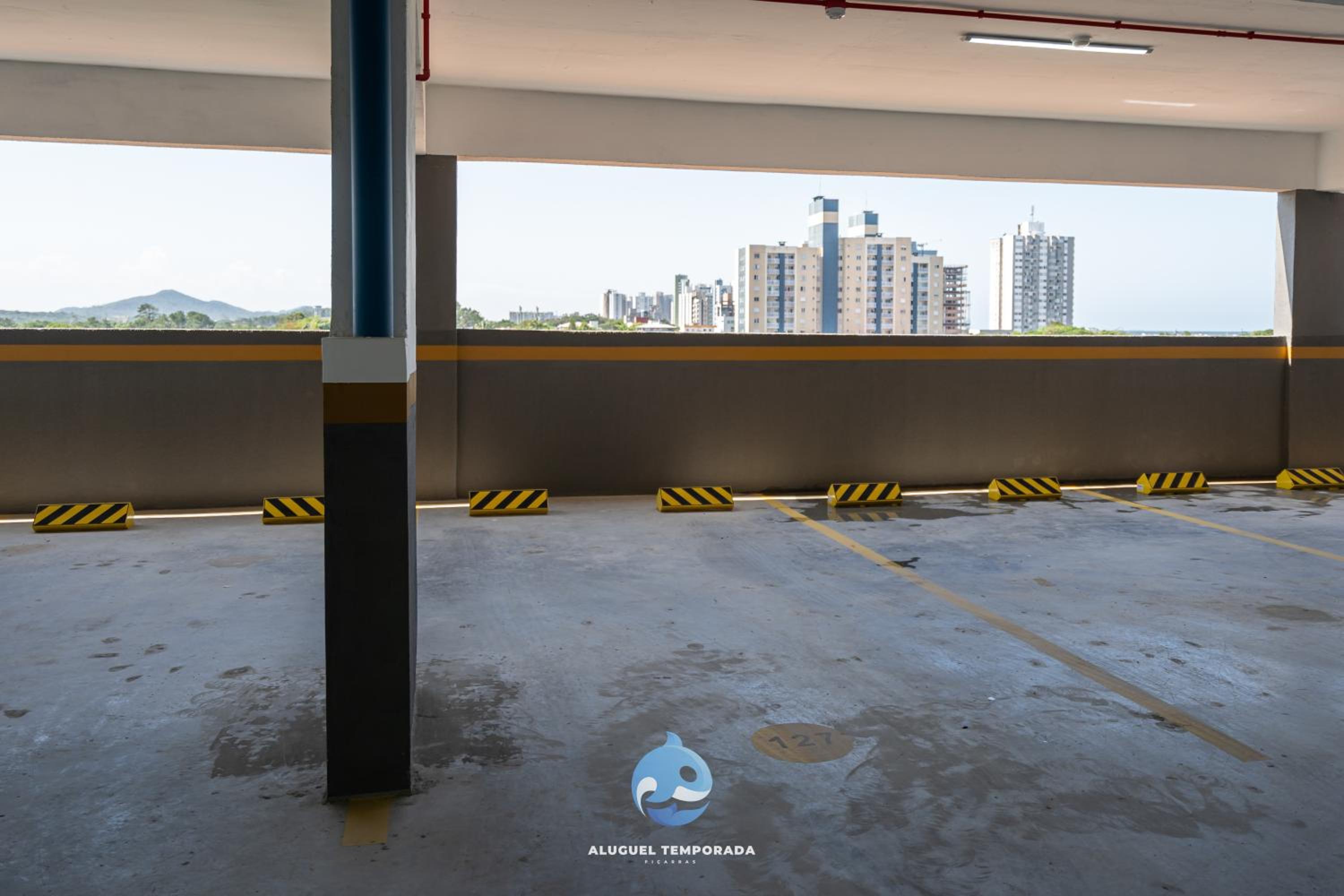 Apartamentos a 150 M DA PRAIA com SACADA, WI-FI, PISCINA, PORTARIA 24h, PLAYGROUND e vaga de GARAGEM